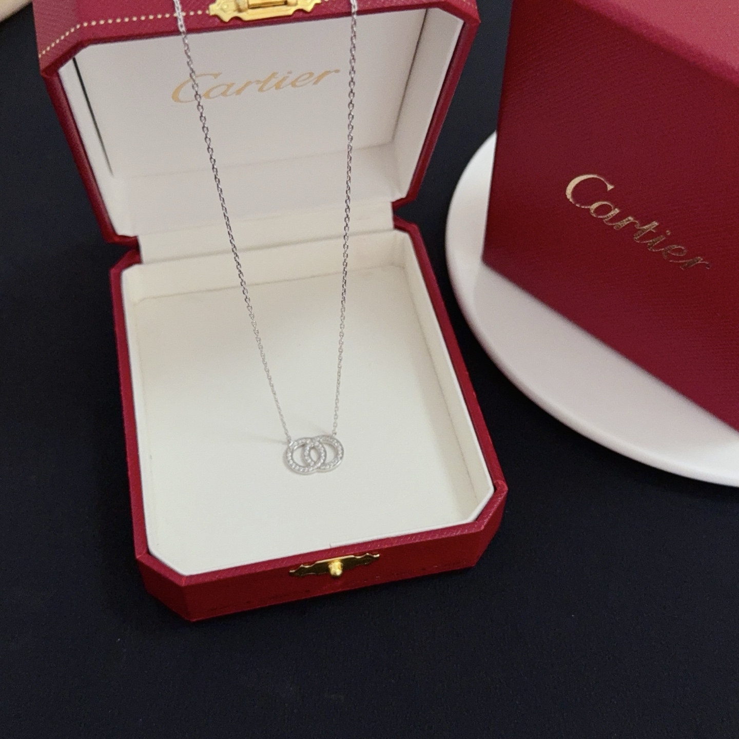 NO:558613,Cartier diamond-encrusted necklace, high-end customized version, diamond-encrusted craftsmanship, V gold material, classic and fashionable style, reconstruct the aesthetics of love with sharp lines!  Breaking the rules, the diamond-encrusted design actually achieves the ceiling of high-end sense - no need for flashy accumulation, love should be as pure as ever. Cartier is loved by many celebrities and Internet celebrities. The Leopard series bracelet is absolutely an eternal classic, and it is not limited to men and women, and there is no age limit!  Wear it and you will be the center of attention!  , jewelry boutique,cartier,necklace,bracelet19860909卡地亚镶钻项链 高端定制版本 镶嵌钻工艺 V金材质 经典而时尚风格 用凌厉线条重构爱情美学！打破常规,镶嵌钻设计反而成就高级感天花板——无需浮华堆砌,爱本应纯粹如初 卡地亚受众多明星网红的爱戴 豹子系列手镯 绝对是永恒经典 而且男女不限 年龄不限 ！戴上它你就是焦点！,饰品精品,cartier,necklace,bracelet,Jewelry