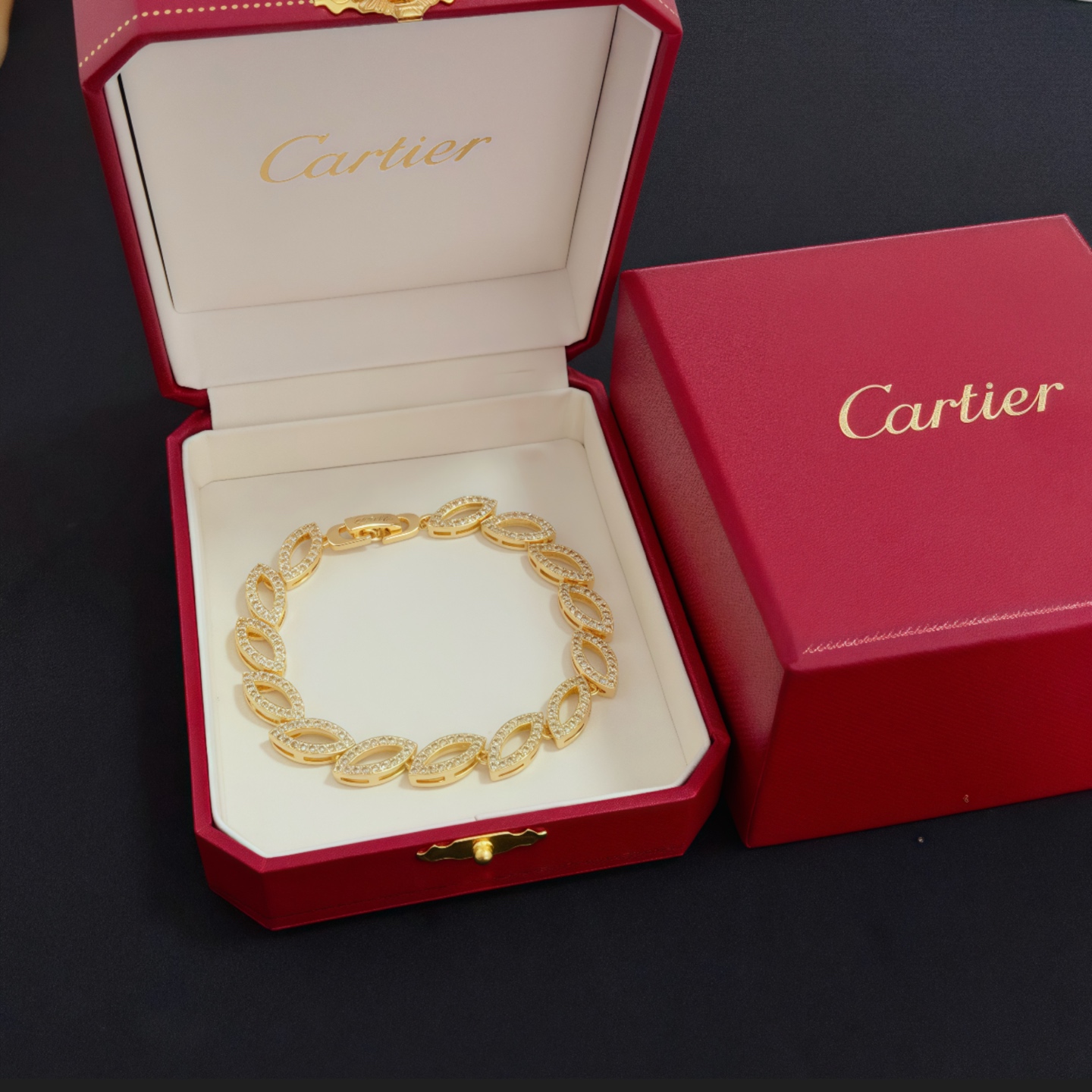 NO:558622,Cartier diamond-encrusted bracelet, high-end customized version, diamond-encrusted craftsmanship, V-gold material, classic and fashionable style, reconstructing the aesthetics of love with sharp lines!  Breaking the rules, the diamond-encrusted design actually achieves the ceiling of high-end sense - no need for flashy accumulation, love should be as pure as ever. Cartier is loved by many celebrities and Internet celebrities. The Leopard series bracelet is absolutely an eternal classic, and it is not limited to men and women, and there is no age limit!  Wear it and you will be the center of attention!  , jewelry boutique,cartier,bracelet,bracelet19860909卡地亚镶钻手链 高端定制版本 镶嵌钻工艺 V金材质 经典而时尚风格 用凌厉线条重构爱情美学！打破常规,镶嵌钻设计反而成就高级感天花板——无需浮华堆砌,爱本应纯粹如初 卡地亚受众多明星网红的爱戴 豹子系列手镯 绝对是永恒经典 而且男女不限 年龄不限 ！戴上它你就是焦点！,饰品精品,cartier,bracelet,bracelet,Jewelry