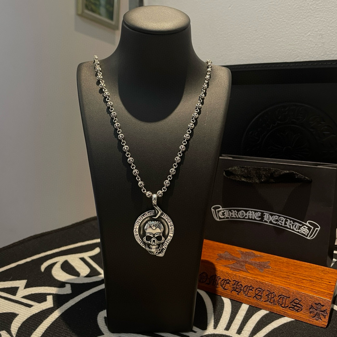 NO:558423,Batch New [Counter Quality] Chrome Hearts Flower Ball Necklace, Skull Pendant, Concave and Concave Shapes, Different Pattern Design Styles, Showing Distinctive Crosses, Scout Flowers are Chrome Hearts’ Symbol, So They Are More Enduring, Genuine Patterned Chrome Hearts, Differentiating from Ordinary Light Versions in the Market, Matching Versions, Standard Quality, Look at the Printing Details, Retro and Old Gray Oxygen Level. Seiko Version!  !  !  Purely handmade ~ Authentic open mold fashion essentials. Can be worn by both men and women. Same style for couples. Official website original. Rock punk Thai silver style. Retro elements. Trendy and versatile!  , jewelry boutique, chrome hearts, chrome hearts, necklace19860909批 新款【专柜品质】Chrome Hearts克罗心花球项链 骷髅头吊坠 凹凸造型不同的花纹设计风格 呈现出与众不同 十字架 童军花是克罗心的志 所以更经久不衰 正品打版Chrome Hearts克罗心 区别市场普通轻版 对版对标品质 看字印细节 复古做旧灰氧程度.精工版本！！！ 纯手工打造 ～正品开模潮流时尚必备 男女均可佩戴 情侣同款 官网原版 摇滚朋克泰银风格 复古元素 潮流百搭！,饰品精品,chrome hearts,chrome hearts,necklace,Jewelry