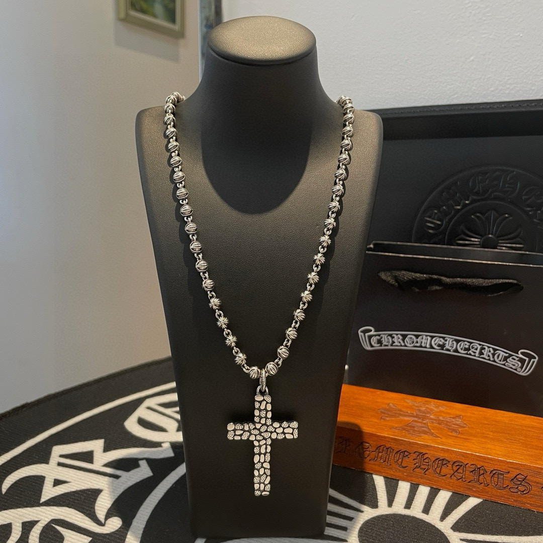 NO:558426,New [Counter Quality] Chrome Hearts Classic Retro Bead Necklace Cross Flower Pendant Concave and Concave Shape Different Pattern Design Styles Show Different Crosses and Scout Flowers are the symbol of Chrome Hearts, so they are more durable. Genuine pattern-printed Chrome Hearts distinguishes the ordinary light version in the market. Match the version and standard quality. Look at the printing details. The degree of retro ash oxidation. Seiko version!  !  !  Purely handmade ~ Authentic open mold fashion essentials. Can be worn by both men and women. Same style for couples. Official website original. Rock punk Thai silver style. Retro elements. Trendy and versatile!  , jewelry boutique, chrome hearts, chrome hearts, necklace19860909新款【专柜品质】Chrome Hearts克罗心 经典复古圆珠项链 十字花吊坠 凹凸造型不同的花纹设计风格 呈现出与众不同 十字架 童军花是克罗心的志 所以更经久不衰 正品打版Chrome Hearts克罗心 区别市场普通轻版 对版对标品质 看字印细节 复古做旧灰氧程度.精工版本！！！ 纯手工打造 ～正品开模潮流时尚必备 男女均可佩戴 情侣同款 官网原版 摇滚朋克泰银风格 复古元素 潮流百搭！,饰品精品,chrome hearts,chrome hearts,necklace,Jewelry