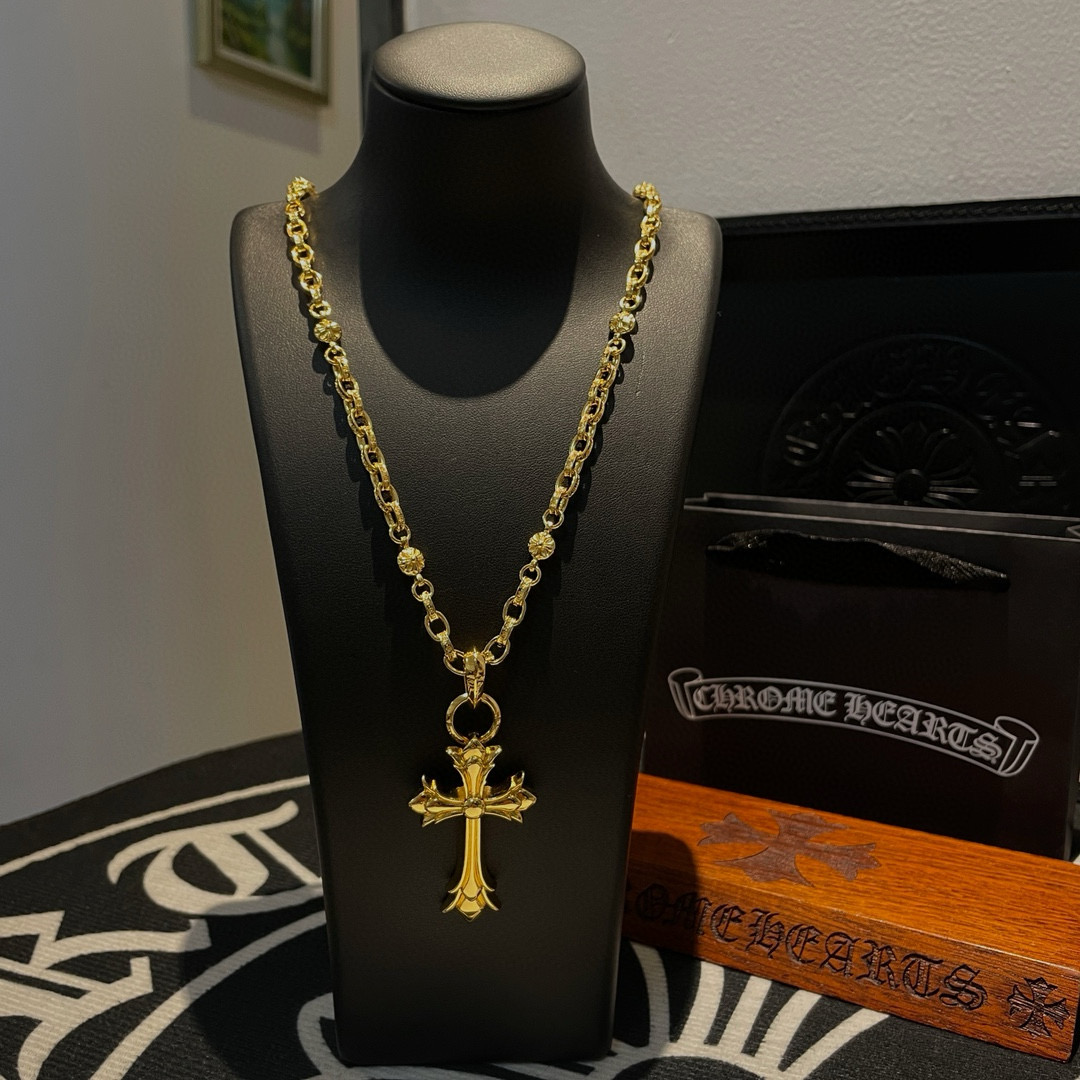 NO:558444,Batch of new [counter quality] Chrome Hearts classic retro gold necklace, cross pendant, concave and convex shapes, different pattern design styles, showing a distinctive cross, Scout flower is the symbol of Chrome Hearts, so it is more durable. Authentic pattern-printed Chrome Hearts distinguishes the ordinary light version in the market. Match the version and standard quality. Look at the printing details, the degree of retro ash oxidation. Seiko version!  !  !  Purely handmade ~ Authentic open mold fashion essentials. Can be worn by both men and women. Same style for couples. Official website original. Rock punk Thai silver style. Retro elements. Trendy and versatile!  , jewelry boutique, chrome hearts, chrome hearts, necklace, gold19860909批 新款【专柜品质】Chrome Hearts克罗心经典复古黄金色项链 十字架吊坠 凹凸造型不同的花纹设计风格 呈现出与众不同 十字架 童军花是克罗心的志 所以更经久不衰 正品打版Chrome Hearts克罗心 区别市场普通轻版 对版对标品质 看字印细节 复古做旧灰氧程度.精工版本！！！ 纯手工打造 ～正品开模潮流时尚必备 男女均可佩戴 情侣同款 官网原版 摇滚朋克泰银风格 复古元素 潮流百搭！,饰品精品,chrome hearts,chrome hearts,necklace,gold,Jewelry