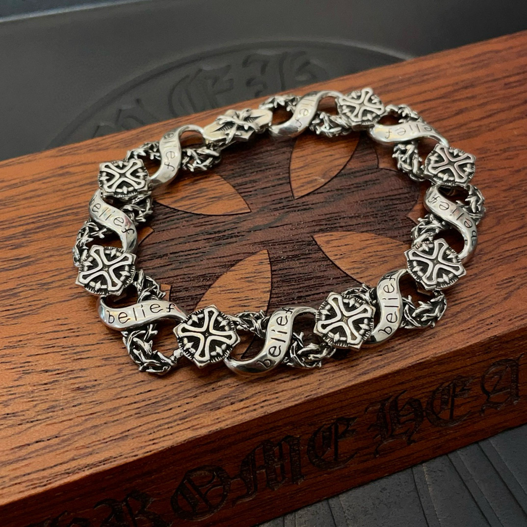 NO:558418,New [Counter Quality] Chrome Hearts Classic Retro Multi-Element Cross Bracelet. Concave and convex shapes with different pattern design styles present a distinctive cross. The Scout Flower is the symbol of Chrome Hearts, so it is more durable. Genuine pattern-printed Chrome Hearts distinguishes the ordinary light version in the market. Match the standard quality. Look at the printing details. The degree of retro gray oxidation. Seiko version!  !  !  Purely handmade ~ Authentic open mold fashion essentials. Can be worn by both men and women. Same style for couples. Official website original. Rock punk Thai silver style. Retro elements. Trendy and versatile!  , jewelry boutique, chrome hearts, chrome hearts, bracelet19860909新款【专柜品质】Chrome Hearts克罗心经典复古多元素十字架手链 凹凸造型不同的花纹设计风格 呈现出与众不同 十字架 童军花是克罗心的志 所以更经久不衰 正品打版Chrome Hearts克罗心 区别市场普通轻版 对版对标品质 看字印细节 复古做旧灰氧程度.精工版本！！！ 纯手工打造 ～正品开模潮流时尚必备 男女均可佩戴 情侣同款 官网原版 摇滚朋克泰银风格 复古元素 潮流百搭！,饰品精品,chrome hearts,chrome hearts,bracelet,Jewelry