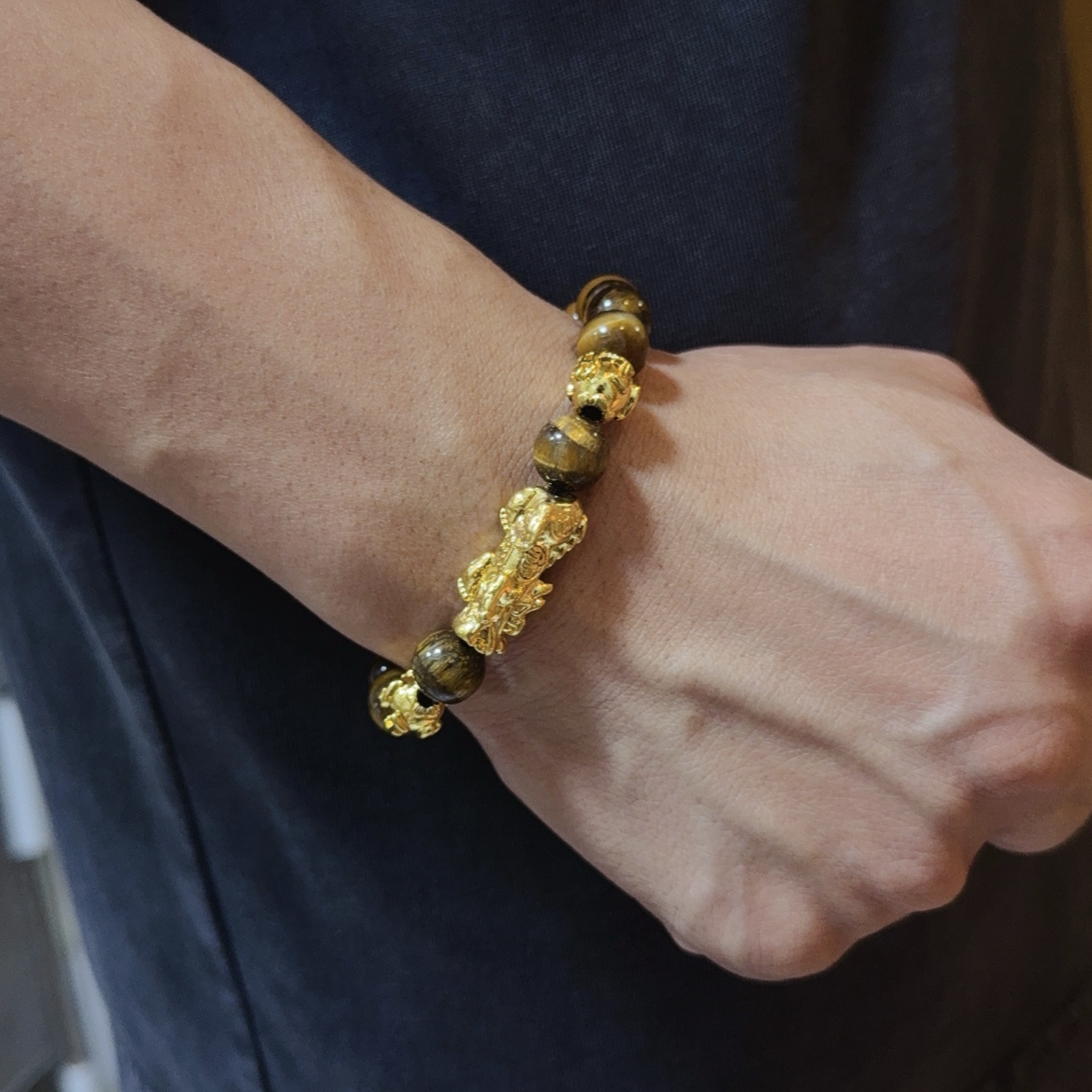 NO:558428,New [counter quality] Chrome Hearts retro multi-element tiger eye stone bracelet, with concave and convex shapes and different pattern design styles, showing a distinctive cross. The Scout flower is the symbol of Chrome Hearts, so it is more durable. Genuine pattern-printed Chrome Hearts distinguishes the ordinary light version in the market. Check the quality of the version. Look at the printing details. The degree of retro gray oxidation. Seiko version!  !  !  Purely handmade ~ Authentic open mold fashion essentials. Can be worn by both men and women. Same style for couples. Official website original. Rock punk Thai silver style. Retro elements. Trendy and versatile!  , jewelry boutique, chrome hearts, chrome hearts, bracelet19860909新款【专柜品质】Chrome Hearts克罗心复古多元素虎眼石手链手串,凹凸造型不同的花纹设计风格 呈现出与众不同 十字架 童军花是克罗心的志 所以更经久不衰 正品打版Chrome Hearts克罗心 区别市场普通轻版 对版对标品质 看字印细节 复古做旧灰氧程度.精工版本！！！ 纯手工打造 ～正品开模潮流时尚必备 男女均可佩戴 情侣同款 官网原版 摇滚朋克泰银风格 复古元素 潮流百搭！,饰品精品,chrome hearts,chrome hearts,bracelet,Jewelry