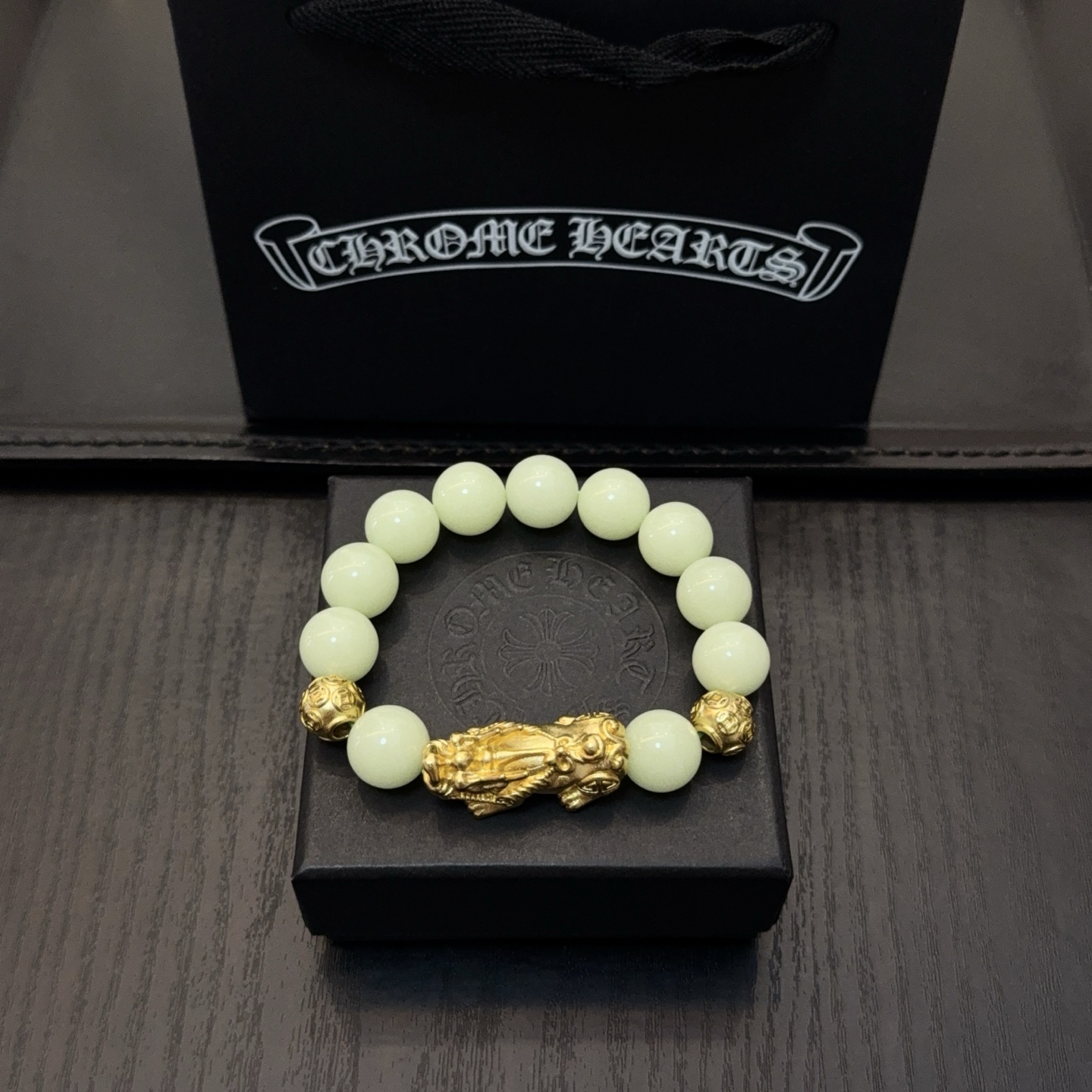 NO:558431,New [counter quality] Chrome Hearts retro multi-element bracelet, with concave and convex shapes and different pattern design styles, showing a distinctive cross. The Scout flower is the symbol of Chrome Hearts, so it is more durable. Genuine pattern-printed Chrome Hearts distinguishes the ordinary light version in the market. Match the version and benchmark quality. Look at the printing details. The degree of retro gray oxidation. Seiko version!  !  !  Purely handmade ~ Authentic open mold fashion essentials. Can be worn by both men and women. Same style for couples. Official website original. Rock punk Thai silver style. Retro elements. Trendy and versatile!  , jewelry boutique, chrome hearts, chrome hearts, bracelet19860909新款【专柜品质】Chrome Hearts克罗心复古多元素手链手串,凹凸造型不同的花纹设计风格 呈现出与众不同 十字架 童军花是克罗心的志 所以更经久不衰 正品打版Chrome Hearts克罗心 区别市场普通轻版 对版对标品质 看字印细节 复古做旧灰氧程度.精工版本！！！ 纯手工打造 ～正品开模潮流时尚必备 男女均可佩戴 情侣同款 官网原版 摇滚朋克泰银风格 复古元素 潮流百搭！,饰品精品,chrome hearts,chrome hearts,bracelet,Jewelry