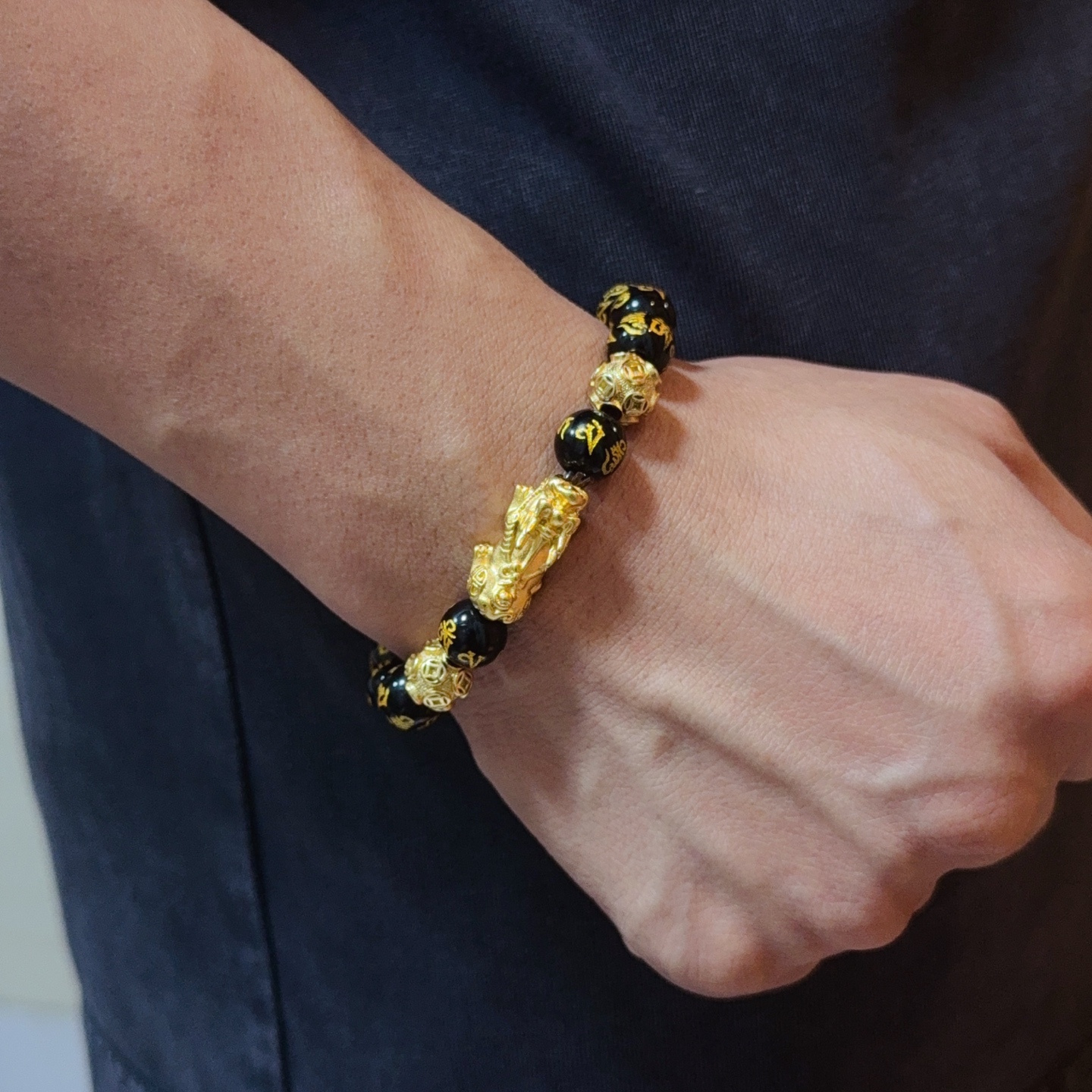 NO:558434,New [counter quality] Chrome Hearts Classic retro multi-element bracelet, different pattern design styles with concave and convex shapes, showing a distinctive cross. The Scout flower is the symbol of Chrome Hearts, so it is more durable. Genuine pattern-printed Chrome Hearts distinguishes the ordinary light version in the market. Match the version and standard quality. Look at the printing details. The degree of retro gray oxidation. Seiko version!  !  !  Purely handmade ~ Authentic open mold fashion essentials. Can be worn by both men and women. Same style for couples. Official website original. Rock punk Thai silver style. Retro elements. Trendy and versatile!  , jewelry boutique, chrome hearts, chrome hearts, bracelet19860909新款【专柜品质】Chrome Hearts克罗心 经典复古多元素手链手串,凹凸造型不同的花纹设计风格 呈现出与众不同 十字架 童军花是克罗心的志 所以更经久不衰 正品打版Chrome Hearts克罗心 区别市场普通轻版 对版对标品质 看字印细节 复古做旧灰氧程度.精工版本！！！ 纯手工打造 ～正品开模潮流时尚必备 男女均可佩戴 情侣同款 官网原版 摇滚朋克泰银风格 复古元素 潮流百搭！,饰品精品,chrome hearts,chrome hearts,bracelet,Jewelry