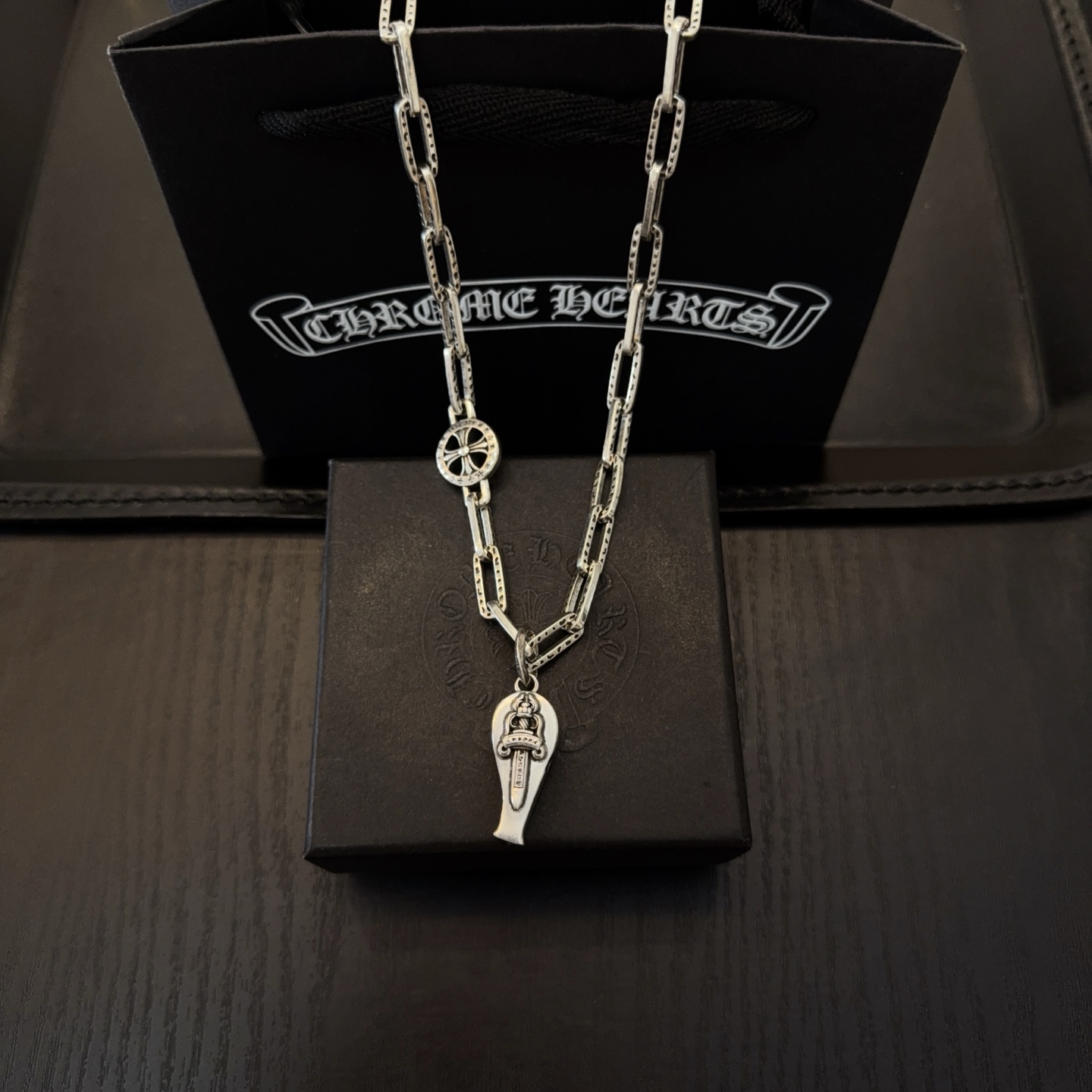 NO:558453,New [counter quality] Chrome Hearts Cross Necklace, Sword and Whistle Pendant. The concave and convex shapes have different pattern design styles, showing a distinctive cross. The Scout flower is the symbol of Chrome Hearts, so it is more durable. Genuine pattern-printed Chrome Hearts distinguishes the ordinary light version in the market. Check the quality of the version. Look at the printing details. The degree of retro gray oxidation. Seiko version!  !  !  Purely handmade ~ Authentic open mold fashion essentials. Can be worn by both men and women. Same style for couples. Official website original. Rock punk Thai silver style. Retro elements. Trendy and versatile!  , jewelry boutique, chrome hearts, chrome hearts, necklace19860909新款【专柜品质】Chrome Hearts克罗心十字架项链,宝剑哨子吊坠 凹凸造型不同的花纹设计风格 呈现出与众不同 十字架 童军花是克罗心的志 所以更经久不衰 正品打版Chrome Hearts克罗心 区别市场普通轻版 对版对标品质 看字印细节 复古做旧灰氧程度.精工版本！！！ 纯手工打造 ～正品开模潮流时尚必备 男女均可佩戴 情侣同款 官网原版 摇滚朋克泰银风格 复古元素 潮流百搭！,饰品精品,chrome hearts,chrome hearts,necklace,Jewelry