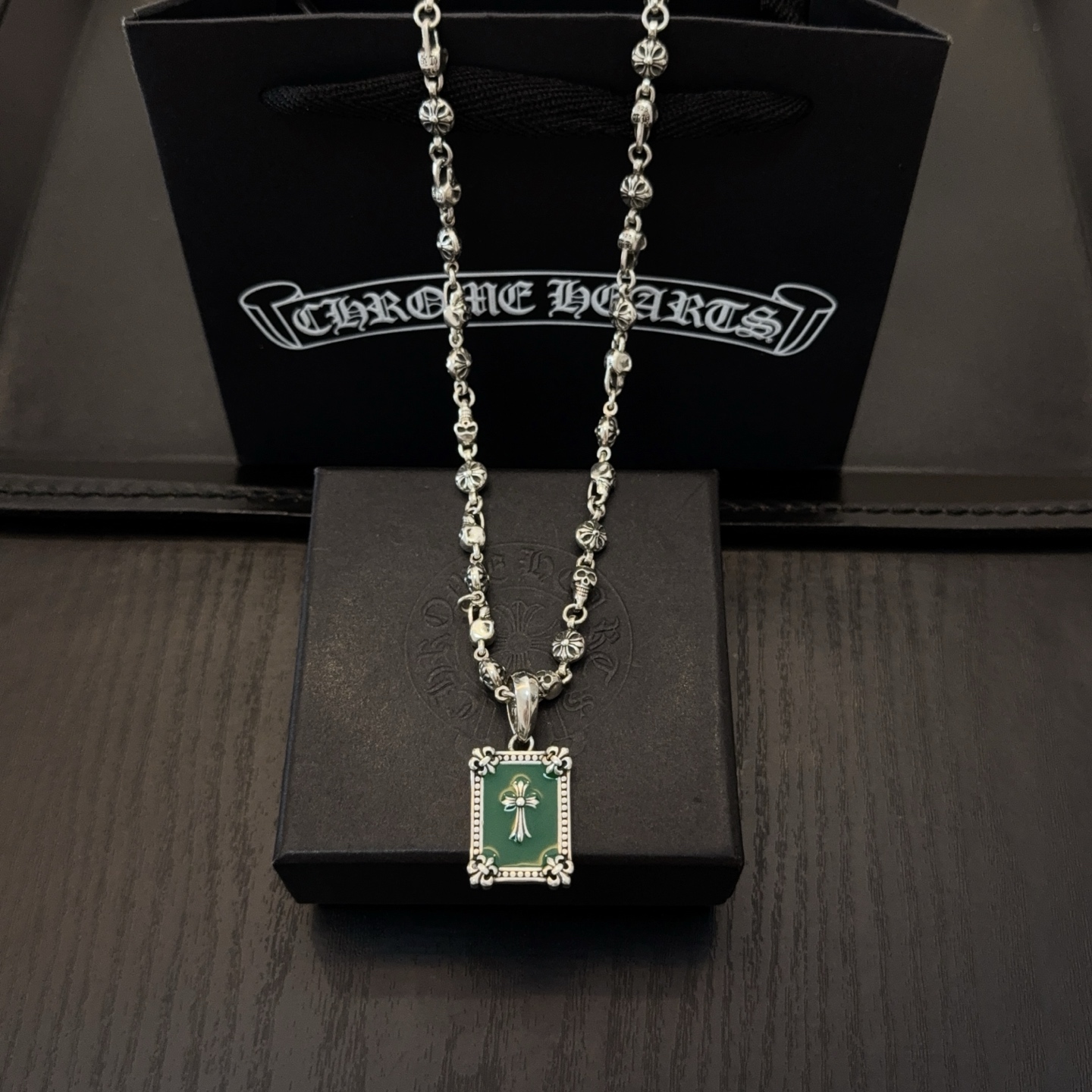 NO:558455,New [counter quality] Chrome Hearts Chrome Hearts Cross Flower Skull Necklace, Square Cross Pendant. The concave and convex shapes have different pattern design styles, showing a distinctive cross. The Scout flower is the symbol of Chrome Hearts, so it is more durable. Genuine pattern-printed Chrome Hearts Chrome Hearts is different from the ordinary light version in the market. Check the quality of the version. Look at the printing details. The degree of retro ash oxidation. Seiko version!  !  !  Purely handmade ~ Authentic open mold fashion essentials. Can be worn by both men and women. Same style for couples. Official website original. Rock punk Thai silver style. Retro elements. Trendy and versatile!  , jewelry boutique, chrome hearts, chrome hearts, necklace19860909新款【专柜品质】Chrome Hearts克罗心十字花骷髅头项链,方牌十字架吊坠 凹凸造型不同的花纹设计风格 呈现出与众不同 十字架 童军花是克罗心的志 所以更经久不衰 正品打版Chrome Hearts克罗心 区别市场普通轻版 对版对标品质 看字印细节 复古做旧灰氧程度.精工版本！！！ 纯手工打造 ～正品开模潮流时尚必备 男女均可佩戴 情侣同款 官网原版 摇滚朋克泰银风格 复古元素 潮流百搭！,饰品精品,chrome hearts,chrome hearts,necklace,Jewelry