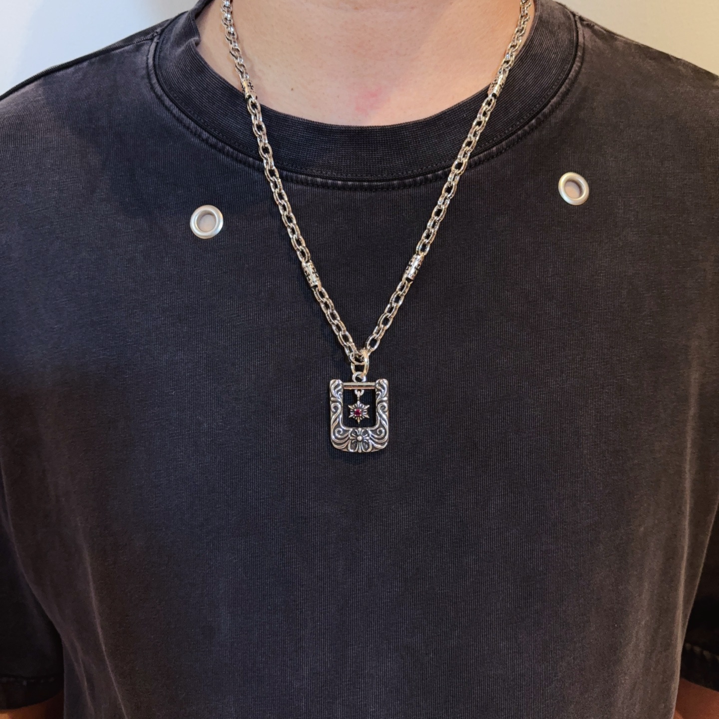 NO:558450,New [counter quality] Chrome Hearts Cross Necklace, Shield Pendant. The concave and convex shapes have different pattern design styles, showing a distinctive cross. The Scout flower is the symbol of Chrome Hearts, so it is more durable. Genuine pattern-printed Chrome Hearts distinguishes the ordinary light version in the market. Check the quality of the version. Look at the printing details. The degree of retro gray oxidation. Seiko version!  !  !  Purely handmade ~ Authentic open mold fashion essentials. Can be worn by both men and women. Same style for couples. Official website original. Rock punk Thai silver style. Retro elements. Trendy and versatile!  , jewelry boutique, chrome hearts, chrome hearts, necklace19860909新款【专柜品质】Chrome Hearts克罗心十字架项链,盾牌吊坠 凹凸造型不同的花纹设计风格 呈现出与众不同 十字架 童军花是克罗心的志 所以更经久不衰 正品打版Chrome Hearts克罗心 区别市场普通轻版 对版对标品质 看字印细节 复古做旧灰氧程度.精工版本！！！ 纯手工打造 ～正品开模潮流时尚必备 男女均可佩戴 情侣同款 官网原版 摇滚朋克泰银风格 复古元素 潮流百搭！,饰品精品,chrome hearts,chrome hearts,necklace,Jewelry