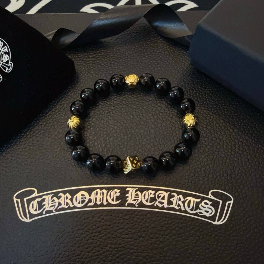 NO:558460,Batch of new [counter quality] Chrome Hearts classic retro multi-element bracelet, popular on Kuaishou/ins/Xiaohongshu, the different concave and convex shapes of the pattern design style are unique. The cross scout flower is the symbol of Chrome Hearts, so it is more durable. Genuine pattern-printing Chrome Hearts distinguishes the ordinary light version in the market. Match the version and standard quality. Look at the printing details. The degree of retro gray oxidation. Seiko version!  , jewelry boutique, chrome hearts, chrome hearts, bracelet19860909批 新款【专柜品质】Chrome Hearts克罗心 经典复古多元素手串手链 ,快手/ins/小红书热门,凹凸造型不同的花纹设计风格呈现出与众不同 十字架童军花是克罗心的标志 所以更经久不衰 正品打版Chrome Hearts克罗心 区别市场普通轻版 对版对标品质 看字印细节 复古做旧灰氧程度.精工版本！,饰品精品,chrome hearts,chrome hearts,bracelet,Jewelry