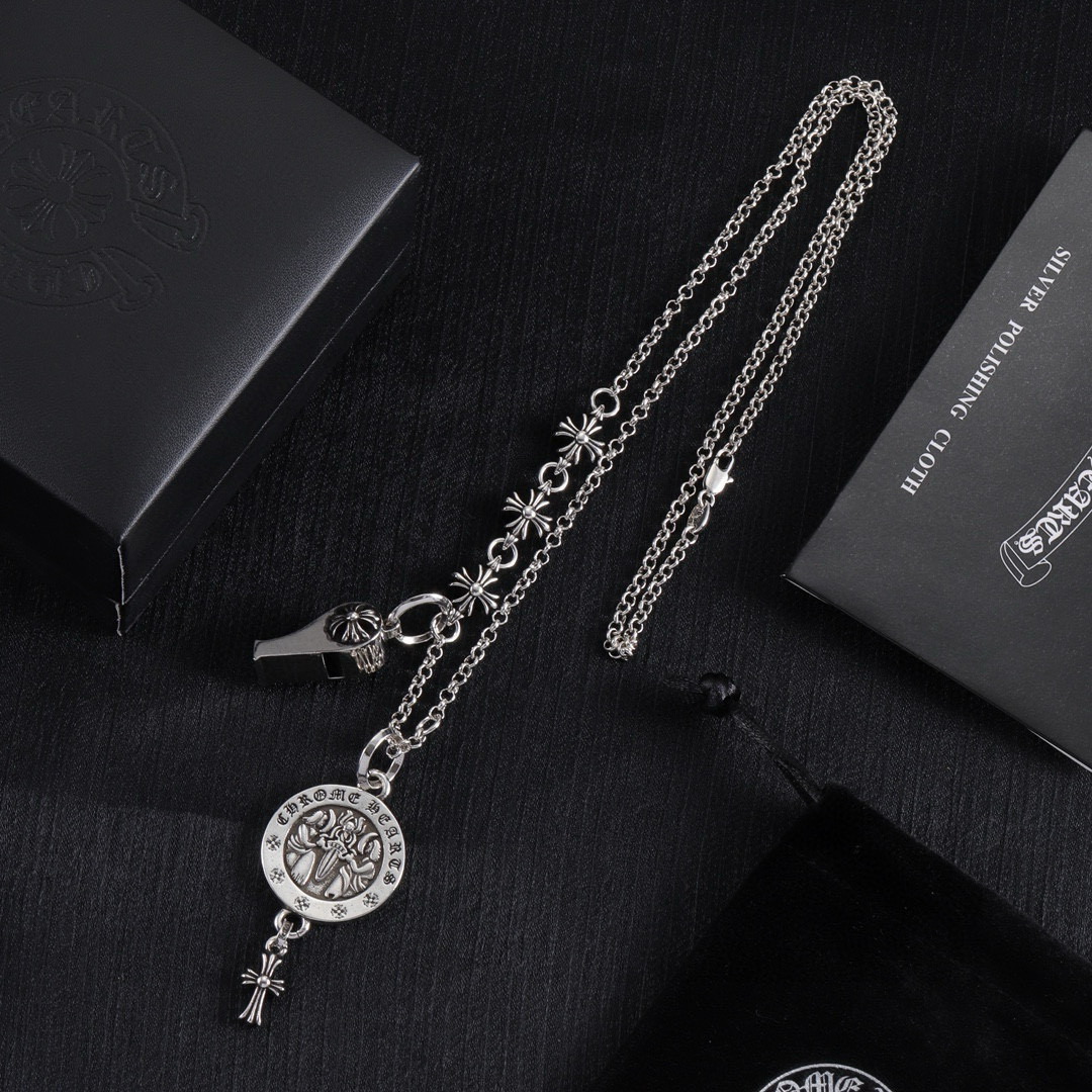 NO:558486,[Counter Quality] Chrome Hearts Classic Whistle Pendant Necklace Madonna Pendant Necklace Concave and convex shapes with different pattern design styles show a distinctive cross. The Scout flower is the symbol of Chrome Hearts, so it is more durable. Genuine pattern-printed Chrome Hearts distinguishes the ordinary light version in the market. Match the version and benchmark quality. Look at the printing details. The degree of retro gray oxidation. Seiko version!  !  !  Purely handmade ~ Authentic open mold fashion essentials. Can be worn by both men and women. Same style for couples. Official website original. Rock punk Thai silver style. Retro elements. Trendy and versatile!  , jewelry boutique, chrome hearts, chrome hearts, necklace19860909【专柜品质】Chrome Hearts克罗心 经典口哨挂件项链 圣母吊坠项链 凹凸造型不同的花纹设计风格 呈现出与众不同 十字架 童军花是克罗心的标志 所以更经久不衰 正品打版Chrome Hearts克罗心 区别市场普通轻版 对版对标品质 看字印细节 复古做旧灰氧程度.精工版本！！！ 纯手工打造 ～正品开模潮流时尚必备 男女均可佩戴 情侣同款 官网原版 摇滚朋克泰银风格 复古元素 潮流百搭！,饰品精品,chrome hearts,chrome hearts,necklace,Jewelry