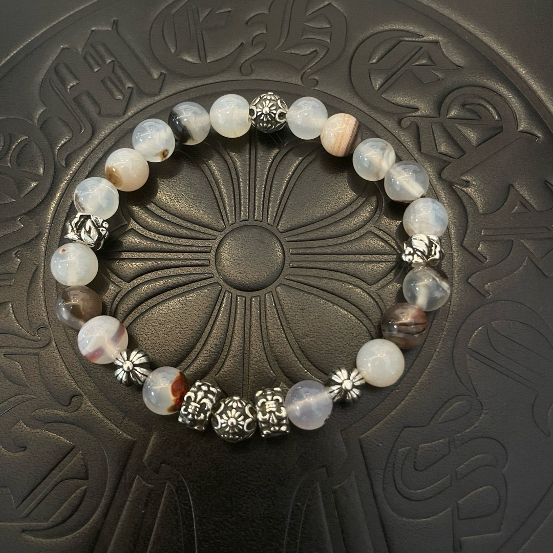 NO:558491,Batch of new [counter quality] Chrome Hearts classic retro multi-element bracelet, popular on Kuaishou/ins/Xiaohongshu, the different concave and convex shapes of the pattern design style are unique. The cross scout flower is the symbol of Chrome Hearts, so it is more durable. Genuine pattern-printing Chrome Hearts distinguishes the ordinary light version in the market. Match the version and standard quality. Look at the printing details. The degree of retro gray oxidation. Seiko version!  , jewelry boutique, chrome hearts, chrome hearts, bracelet19860909批 新款【专柜品质】Chrome Hearts克罗心 经典复古多元素手串手链 ,快手/ins/小红书热门,凹凸造型不同的花纹设计风格呈现出与众不同 十字架童军花是克罗心的标志 所以更经久不衰 正品打版Chrome Hearts克罗心 区别市场普通轻版 对版对标品质 看字印细节 复古做旧灰氧程度.精工版本！,饰品精品,chrome hearts,chrome hearts,bracelet,Jewelry