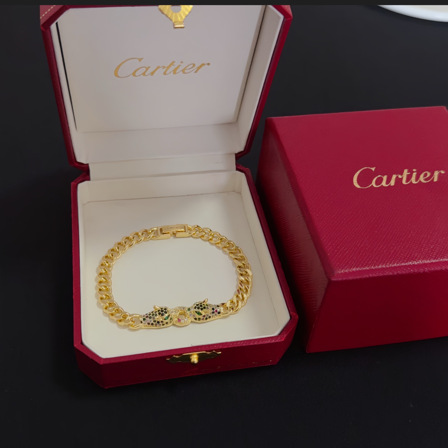 NO:558641,Cartier diamond-encrusted bracelet, high-end customized version, diamond-encrusted craftsmanship, V-gold material, classic and fashionable style, reconstructing the aesthetics of love with sharp lines!  Breaking the rules, the diamond-encrusted design actually achieves the ceiling of high-end sense - no need for flashy accumulation, love should be as pure as ever. Cartier is loved by many celebrities and Internet celebrities. The Leopard series bracelet is absolutely an eternal classic, and it is not limited to men and women, and there is no age limit!  Wear it and you will be the center of attention!  , jewelry boutique,cartier,bracelet,bracelet19860909卡地亚镶钻手链 高端定制版本 镶嵌钻工艺 V金材质 经典而时尚风格 用凌厉线条重构爱情美学！打破常规,镶嵌钻设计反而成就高级感天花板——无需浮华堆砌,爱本应纯粹如初 卡地亚受众多明星网红的爱戴 豹子系列手镯 绝对是永恒经典 而且男女不限 年龄不限 ！戴上它你就是焦点！,饰品精品,cartier,bracelet,bracelet,Jewelry