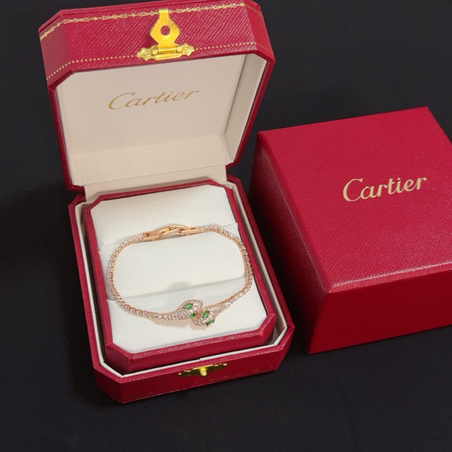 NO:575288,Cartier diamond-encrusted bracelet, high-end customized version, diamond-encrusted craftsmanship, V-gold material, classic and fashionable style, reconstructing the aesthetics of love with sharp lines!  Breaking the rules, the diamond-encrusted design actually achieves the ceiling of high-end sense - no need for flashy accumulation, love should be as pure as ever. Cartier is loved by many celebrities and Internet celebrities. The Leopard series bracelet is absolutely an eternal classic, and it is not limited to men and women, and there is no age limit!  Wear it and you will be the center of attention!  , jewelry boutique,cartier,bracelet,bracelet19860909卡地亚镶钻手链 高端定制版本 镶嵌钻工艺 V金材质 经典而时尚风格 用凌厉线条重构爱情美学！打破常规,镶嵌钻设计反而成就高级感天花板——无需浮华堆砌,爱本应纯粹如初 卡地亚受众多明星网红的爱戴 豹子系列手镯 绝对是永恒经典 而且男女不限 年龄不限 ！戴上它你就是焦点！,饰品精品,cartier,bracelet,bracelet,Jewelry