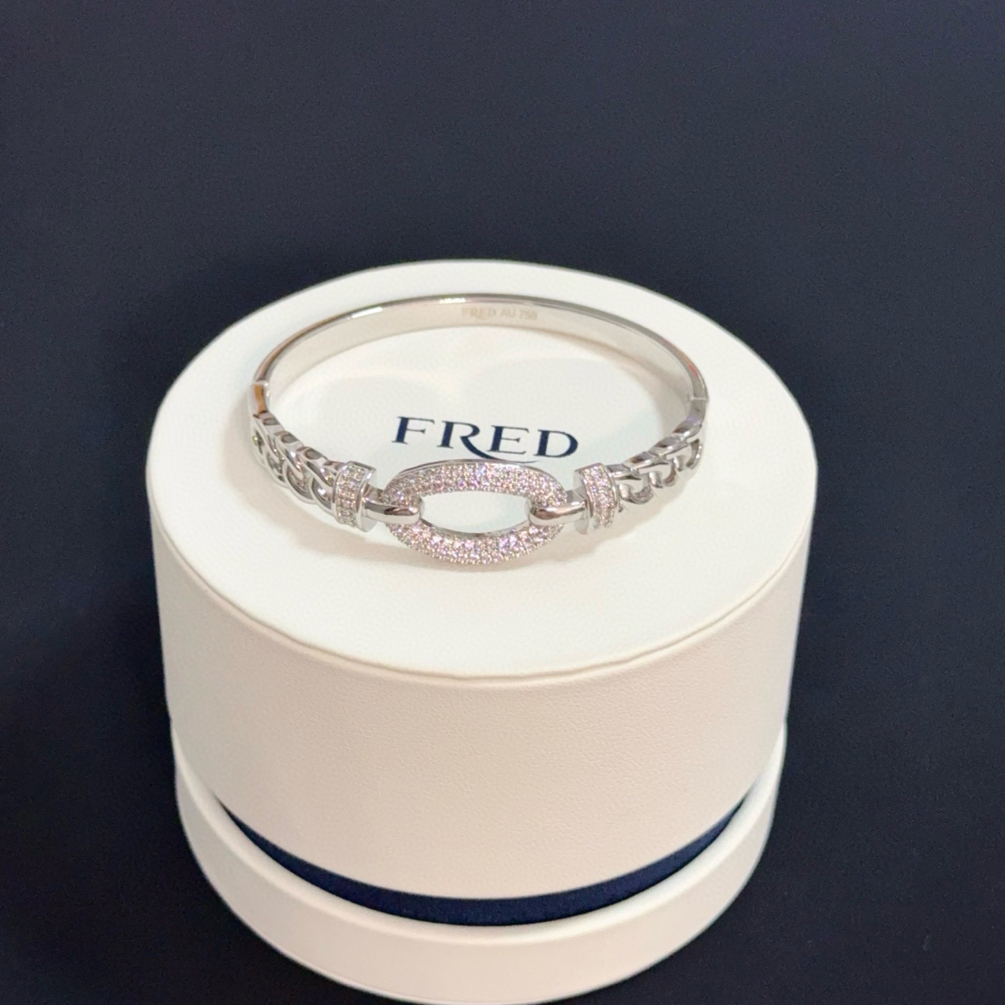 NO:582059,Popular Frederic full diamond horseshoe buckle bracelet, classic and versatile, a must-have item for fashionistas, fashionable and exquisite, 11 pairs of customized versions, thickened 18k electroplating process, different from the ordinary version on the market, the effect is very versatile!  !  , jewelry boutique, bracelet19860909火爆 费雷德满钻马蹄扣手镯 经典百搭,网红达人 时尚一族备必单品,时尚精致,11对版定制,加厚电镀18k工艺,区别市面上普通版本上手效果非常百搭！！,饰品精品,bracelet,Jewelry