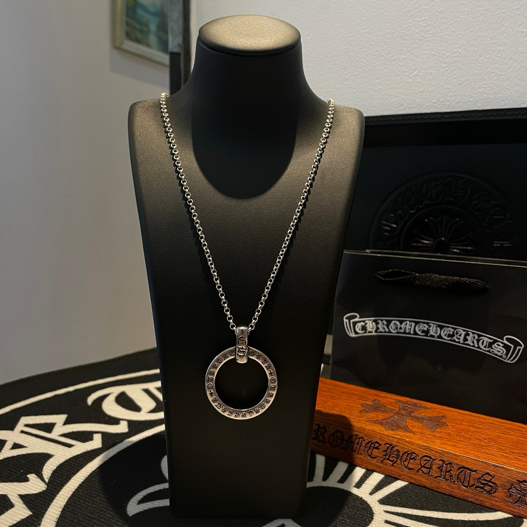 NO:581933,Batch Douyin/Kuaishou/ins/Xiaohongshu/live broadcast popular, new [counter quality] Chrome Hearts classic necklace, ring pendant, concave and convex shapes with different pattern design styles, showing a distinctive cross. The Scout flower is the symbol of Chrome Hearts, so it is more durable. Authentic and patterned Chrome Hearts distinguishes the ordinary light version in the market. Match the standard quality. Look at the printing details. The degree of retro gray oxidation. Seiko version!  !  !  Purely handmade ~ Authentic open mold fashion essentials. Can be worn by both men and women. Same style for couples. Official website original. Rock punk Thai silver style. Retro elements. Trendy and versatile!  , jewelry boutique, chrome hearts, chrome hearts, necklace19860909批 抖音/快手/ins/小红书/直播热门 ,新款【专柜品质】Chrome Hearts克罗心经典项链 ,圆环吊坠,凹凸造型不同的花纹设计风格 呈现出与众不同 十字架 童军花是克罗心的志 所以更经久不衰 正品打版Chrome Hearts克罗心 区别市场普通轻版 对版对标品质 看字印细节 复古做旧灰氧程度.精工版本！！！ 纯手工打造 ～正品开模潮流时尚必备 男女均可佩戴 情侣同款 官网原版 摇滚朋克泰银风格 复古元素 潮流百搭！,饰品精品,chrome hearts,chrome hearts,necklace,Jewelry