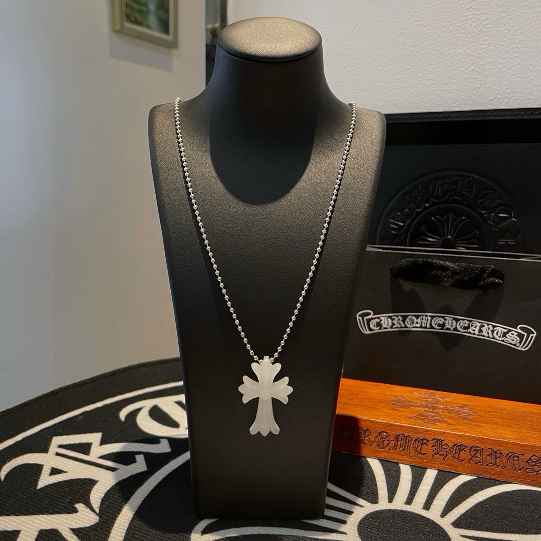 NO:581938,Batch new Chrome Hearts resin ball necklace, exquisite counter craftsmanship, quality assurance, same style for men and women, multiple styles, looks great when stacked, this is not only a necklace, but also a fashion tool for you to show your personality and taste!  The resin material makes the necklace full of texture, light and comfortable, and can be worn without any burden., jewelry boutique, chrome hearts, chrome hearts, necklace19860909批 新款Chrome Hearts 克罗心十字架树脂圆珠项链,精致专柜工艺,品质保证,男女同款,多种风格搭配,叠戴也很好看,这不仅仅是一条项链,更是你展现个性与品味的时尚利器！树脂材质使得项链质感十足,轻盈又舒适,佩戴起来毫无负担.,饰品精品,chrome hearts,chrome hearts,necklace,Jewelry