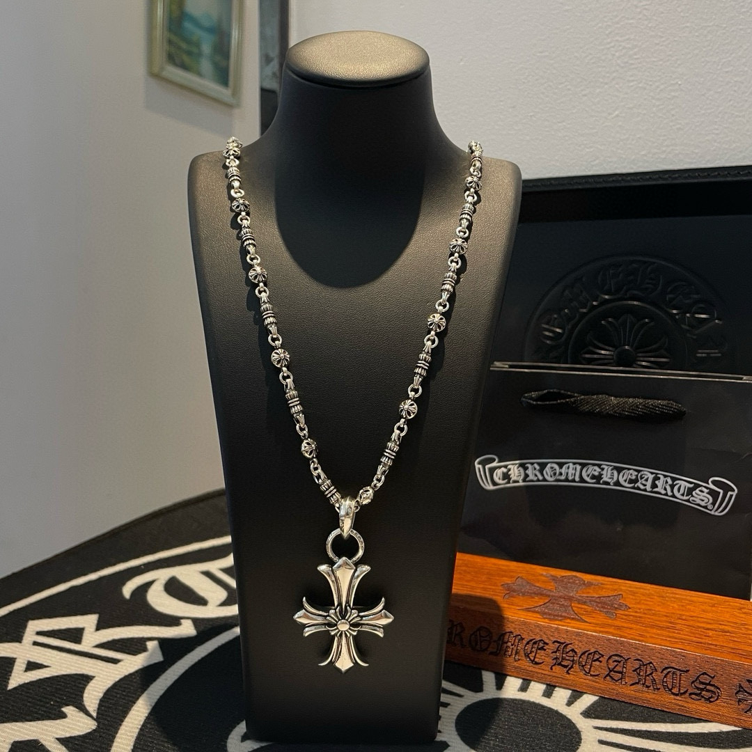 NO:581944,Batch Douyin/Kuaishou/ins/Xiaohongshu/live broadcast popular, new [counter quality] Chrome Hearts Chrome Hearts cross flower ball necklace, cross pendant, different concave and convex shapes, pattern design style, showing a distinctive cross. The Scout flower is the symbol of Chrome Hearts, so it is more durable. Genuine patterned Chrome Hearts Chrome Hearts is different from the ordinary light version in the market. Match the standard quality. Look at the printing details. The degree of retro gray oxidation. Seiko version!  !  !  Purely handmade ~ Authentic open mold fashion essentials. Can be worn by both men and women. Same style for couples. Official website original. Rock punk Thai silver style. Retro elements. Trendy and versatile!  , jewelry boutique, chrome hearts, chrome hearts, necklace19860909批 抖音/快手/ins/小红书/直播热门 ,新款【专柜品质】Chrome Hearts克罗心十字花球项链 ,十字架吊坠,凹凸造型不同的花纹设计风格 呈现出与众不同 十字架 童军花是克罗心的志 所以更经久不衰 正品打版Chrome Hearts克罗心 区别市场普通轻版 对版对标品质 看字印细节 复古做旧灰氧程度.精工版本！！！ 纯手工打造 ～正品开模潮流时尚必备 男女均可佩戴 情侣同款 官网原版 摇滚朋克泰银风格 复古元素 潮流百搭！,饰品精品,chrome hearts,chrome hearts,necklace,Jewelry