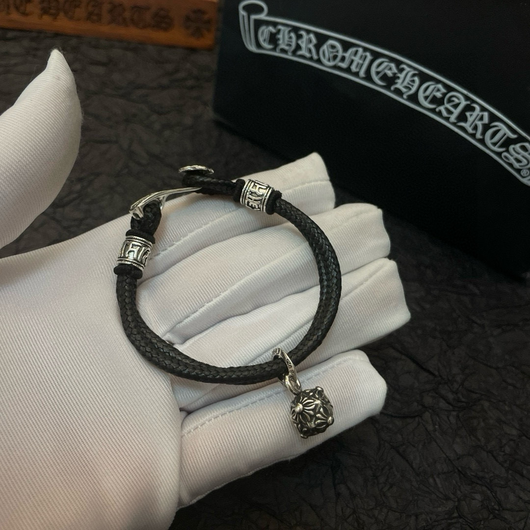 NO:575265,The first batch of new [counter quality] Chrome Hearts classic retro multi-element cross flower ball pendant bracelet, popular on Kuaishou/ins/Xiaohongshu, the different concave and convex shapes of the pattern design style are distinctive. The cross scout flower is the symbol of Chrome Hearts, so it is more durable. Genuine pattern-printing Chrome Hearts distinguishes the ordinary light version in the market. Match the standard quality. Look at the printing details. The degree of retro gray oxidation. Seiko version!  , jewelry boutique, chrome hearts, chrome hearts, bracelet19860909批新款【专柜品质】Chrome Hearts克罗心 经典复古多元素十字花球吊坠手串手链 ,快手/ins/小红书热门,凹凸造型不同的花纹设计风格呈现出与众不同 十字架童军花是克罗心的标志 所以更经久不衰 正品打版Chrome Hearts克罗心 区别市场普通轻版 对版对标品质 看字印细节 复古做旧灰氧程度.精工版本！,饰品精品,chrome hearts,chrome hearts,bracelet,Jewelry