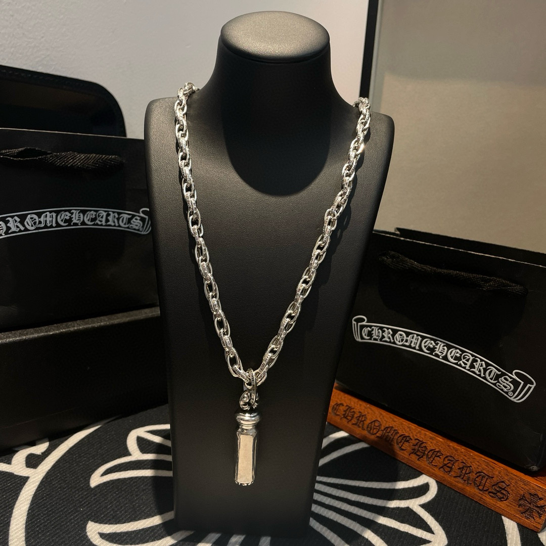 NO:575268,New [Counter Quality] Chrome Hearts Twist Necklace Cross Flower Cylinder Pendant Popular on Kuaishou/ins/Xiaohongshu Different pattern design styles with concave and convex shapes present a distinctive cross. The Scout flower is the symbol of Chrome Hearts, so it is more durable. Authentic Chrome Hearts Chrome Hearts is different from the ordinary light version in the market. Check the quality of the version. Look at the printing details. The degree of retro gray oxidation. Seiko version!  !  !  Purely handmade ~ Authentic open mold fashion essentials. Can be worn by both men and women. Same style for couples. Official website original. Rock punk Thai silver style. Retro elements. Trendy and versatile!  , jewelry boutique, chrome hearts, chrome hearts, necklace19860909新款【专柜品质】Chrome Hearts克罗心麻花项链 十字花圆柱吊坠 快手/ins/小红书热门 凹凸造型不同的花纹设计风格 呈现出与众不同 十字架 童军花是克罗心的志 所以更经久不衰 正品打版Chrome Hearts克罗心 区别市场普通轻版 对版对标品质 看字印细节 复古做旧灰氧程度.精工版本！！！ 纯手工打造 ～正品开模潮流时尚必备 男女均可佩戴 情侣同款 官网原版 摇滚朋克泰银风格 复古元素 潮流百搭！,饰品精品,chrome hearts,chrome hearts,necklace,Jewelry