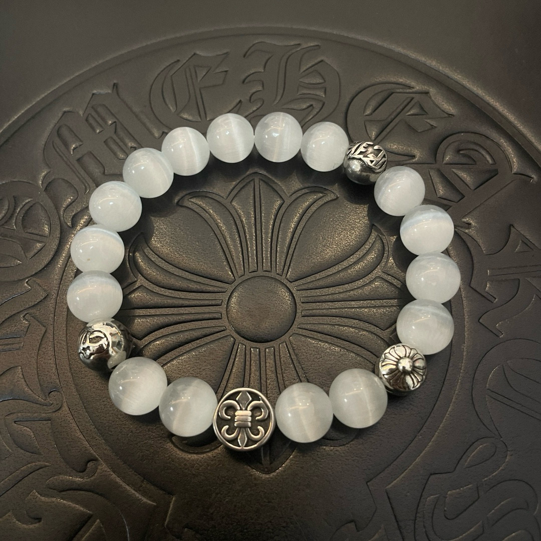 NO:581957,Batch of new [counter quality] Chrome Hearts classic retro multi-element bracelet, a hot model from Xiaohongshu, different concave and convex shapes, pattern design style is unique. The cross scout flower is the symbol of Chrome Hearts, so it is more durable. Genuine pattern-printing Chrome Hearts distinguishes the ordinary light version in the market. Match the version and benchmark quality. Look at the printing details. The degree of retro gray oxidation. Seiko version!  , jewelry boutique, chrome hearts, chrome hearts, bracelet19860909批 新款【专柜品质】Chrome Hearts克罗心 经典复古多元素手串手链 ,小红书热款,凹凸造型不同的花纹设计风格呈现出与众不同 十字架童军花是克罗心的标志 所以更经久不衰 正品打版Chrome Hearts克罗心 区别市场普通轻版 对版对标品质 看字印细节 复古做旧灰氧程度.精工版本！,饰品精品,chrome hearts,chrome hearts,bracelet,Jewelry