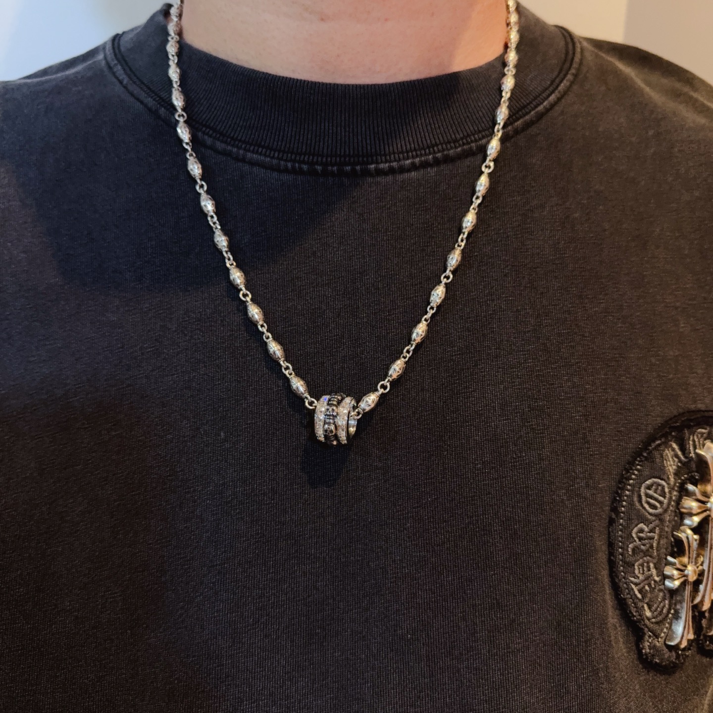 NO:582420,New [Counter Quality] Chrome Hearts Cross Flower Ball Necklace, Skull Pendant, Different Concave and Concave Pattern Design Styles, Presenting a Distinctive Cross and Scout Flower as Chrome Hearts' Symbol, So They Are More Enduring. Authentic Chrome Hearts Chrome Hearts is different from the ordinary light version in the market. Check the quality of the version. Look at the printing details. The degree of retro gray oxidation. Seiko version!  !  !  Purely handmade ~ Authentic open mold fashion essentials. Can be worn by both men and women. Same style for couples. Official website original. Rock punk Thai silver style. Retro elements. Trendy and versatile!  , jewelry boutique, chrome hearts, chrome hearts, necklace19860909新款【专柜品质】Chrome Hearts克罗心十字花球项链 ,骷髅头吊坠,凹凸造型不同的花纹设计风格 呈现出与众不同 十字架 童军花是克罗心的志 所以更经久不衰 正品打版Chrome Hearts克罗心 区别市场普通轻版 对版对标品质 看字印细节 复古做旧灰氧程度.精工版本！！！ 纯手工打造 ～正品开模潮流时尚必备 男女均可佩戴 情侣同款 官网原版 摇滚朋克泰银风格 复古元素 潮流百搭！,饰品精品,chrome hearts,chrome hearts,necklace,Jewelry