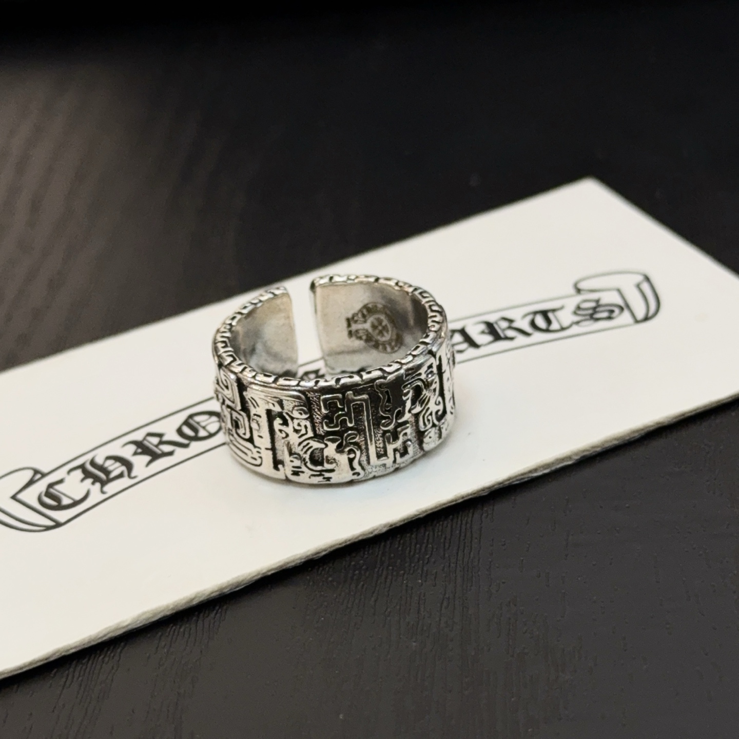 NO:582504,[Counter quality] Chrome Hearts classic retro ring. Different concave and convex shapes and different pattern design styles are different. The cross scout flower is the symbol of Chrome Hearts, so it is more durable. The genuine pattern-printed Chrome Hearts Chrome Hearts necklace is different from the ordinary light version in the market. Check the version and benchmark quality. Look at the printing details. The degree of retro gray oxidation. Seiko version!  , jewelry boutique, chrome hearts, chrome hearts, necklace, ring19860909【专柜品质】Chrome Hearts克罗心经典复古戒指 凹凸造型不同的花纹设计风格呈现出与众不同 十字架童军花是克罗心的标志 所以更经久不衰 正品打版Chrome Hearts克罗心项链区别市场普通轻版 对版对标品质 看字印细节 复古做旧灰氧程度.精工版本！,饰品精品,chrome hearts,chrome hearts,necklace,ring,Jewelry