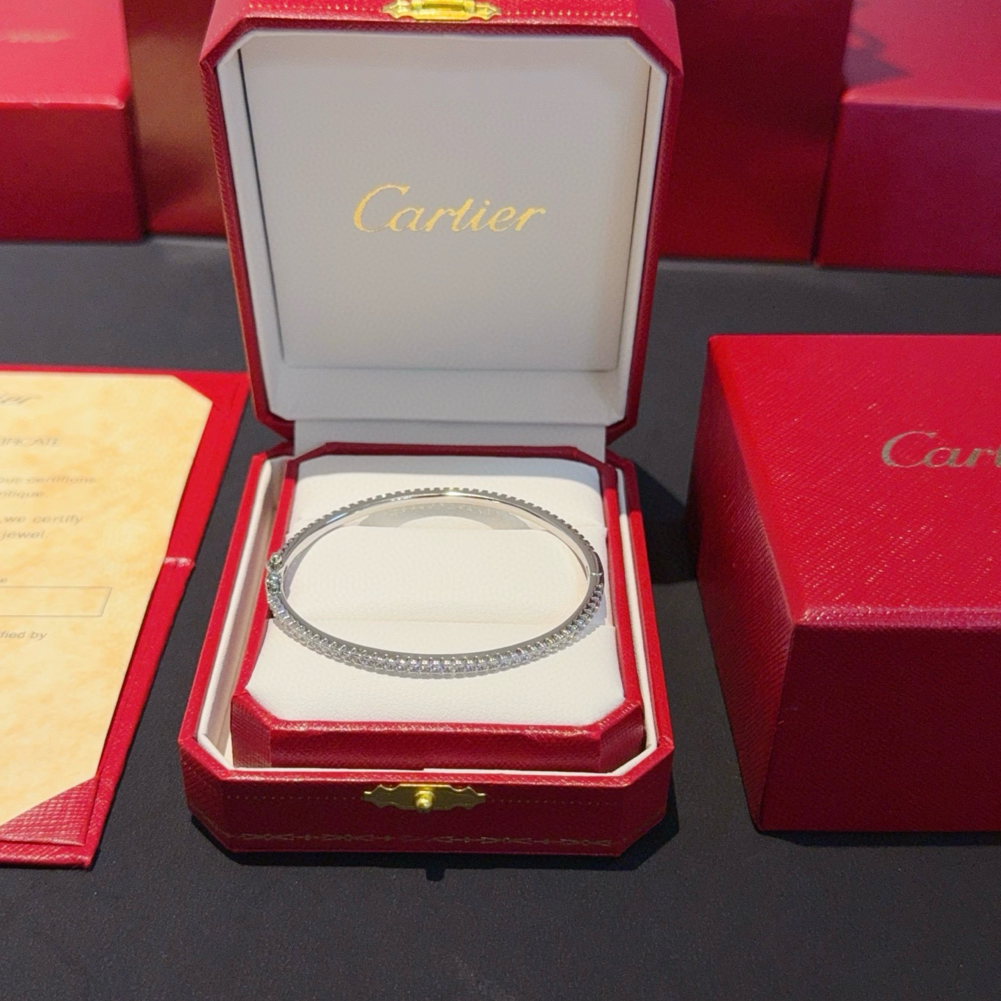 NO:582676,Cartier diamond-encrusted bracelet, high-end customized version, diamond-encrusted craftsmanship, V gold material, classic and fashionable style, reconstruct the aesthetics of love with sharp lines!  Breaking the rules, the diamond-encrusted design actually achieves the ceiling of high-end sense - no need for flashy accumulation, love should be as pure as ever. Cartier is loved by many celebrities and Internet celebrities. The Leopard series bracelet is absolutely an eternal classic, and it is not limited to men and women, and there is no age limit!  Wear it and you will be the center of attention!  !  , jewelry boutique, cartier, bracelet19860909卡地亚镶钻手镯 高端定制版本 镶嵌钻工艺 V金材质 经典而时尚风格 用凌厉线条重构爱情美学！打破常规,镶嵌钻设计反而成就高级感天花板——无需浮华堆砌,爱本应纯粹如初 卡地亚受众多明星网红的爱戴 豹子系列手镯 绝对是永恒经典 而且男女不限 年龄不限 ！戴上它你就是焦点！！,饰品精品,cartier,bracelet,Jewelry