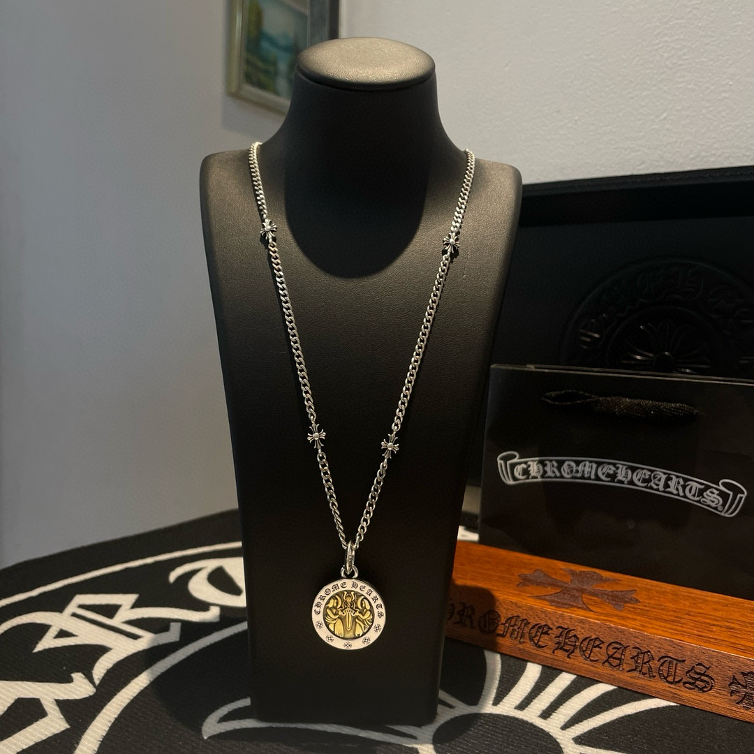 NO:582516,Batch Douyin / Kuaishou / ins / Xiaohongshu / live broadcast popular, new [counter quality] Chrome Hearts Cross Necklace, Virgin Sword Pendant, different concave and convex shapes, pattern design style, showing a distinctive cross. The Scout flower is the symbol of Chrome Hearts, so it is more durable. Genuine plate-printed Chrome Hearts distinguishes the ordinary light version in the market. Match the standard quality. Look at the printing details. The degree of retro gray oxidation. Seiko version!  !  !  Purely handmade ~ Authentic open mold fashion essentials. Can be worn by both men and women. Same style for couples. Official website original. Rock punk Thai silver style. Retro elements. Trendy and versatile!  , jewelry boutique, chrome hearts, chrome hearts, necklace19860909批 抖音/快手/ins/小红书/直播热门 ,新款【专柜品质】Chrome Hearts克罗心十字架项链 ,圣母宝剑吊坠,凹凸造型不同的花纹设计风格 呈现出与众不同 十字架 童军花是克罗心的志 所以更经久不衰 正品打版Chrome Hearts克罗心 区别市场普通轻版 对版对标品质 看字印细节 复古做旧灰氧程度.精工版本！！！ 纯手工打造 ～正品开模潮流时尚必备 男女均可佩戴 情侣同款 官网原版 摇滚朋克泰银风格 复古元素 潮流百搭！,饰品精品,chrome hearts,chrome hearts,necklace,Jewelry