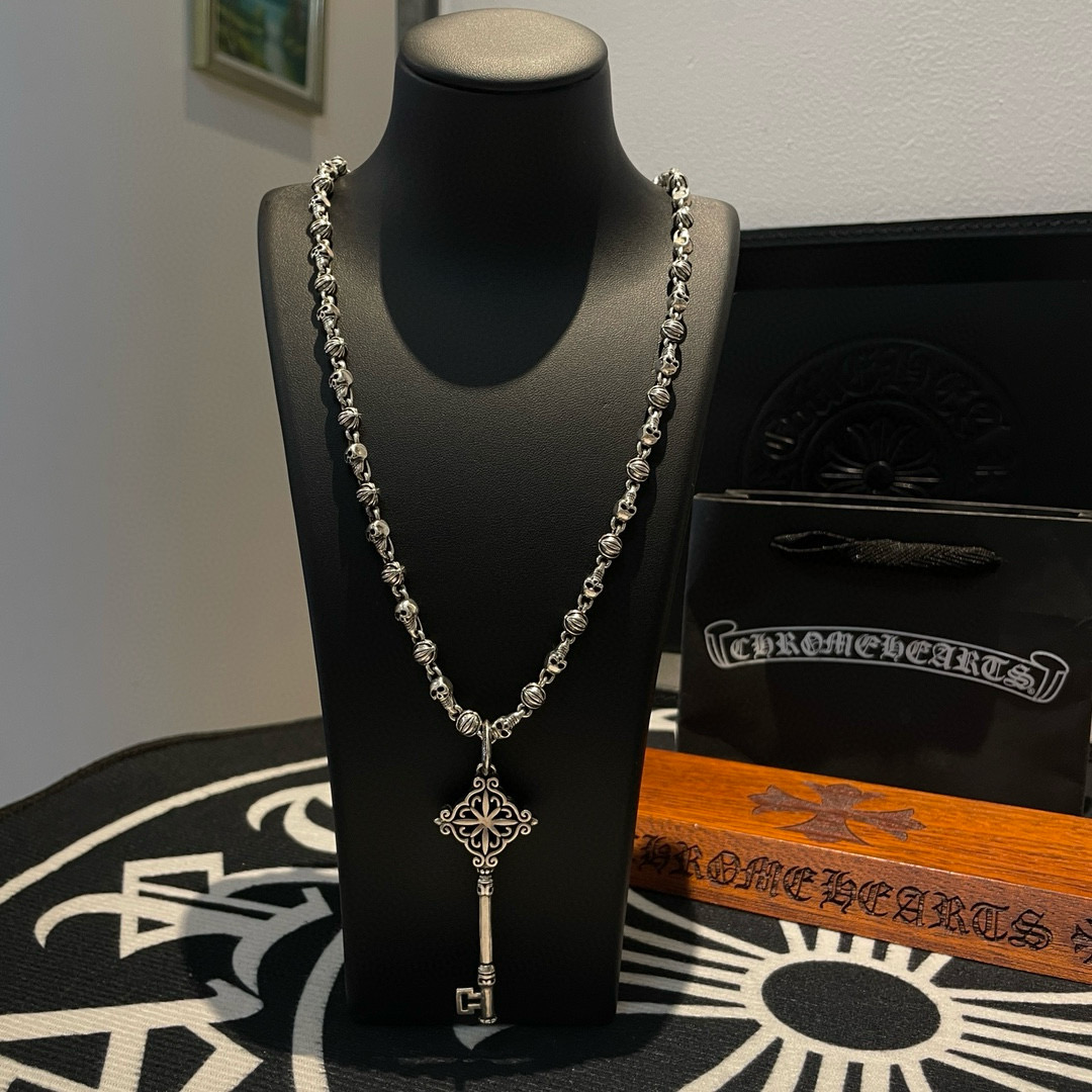 NO:582508,Batch Douyin/Kuaishou/ins/Xiaohongshu/live broadcast popular, new [counter quality] Chrome Hearts skull necklace, key pendant, different concave and convex shapes, different pattern design styles, showing a distinctive cross. The Scout flower is the symbol of Chrome Hearts, so it is more durable. Genuine patterned Chrome Hearts distinguishes the ordinary light version in the market. Match the standard quality. Look at the printing details. The degree of retro gray oxidation. Seiko version!  !  !  Purely handmade ~ Authentic open mold fashion essentials. Can be worn by both men and women. Same style for couples. Official website original. Rock punk Thai silver style. Retro elements. Trendy and versatile!  , jewelry boutique, chrome hearts, chrome hearts, necklace19860909批 抖音/快手/ins/小红书/直播热门 ,新款【专柜品质】Chrome Hearts克罗心骷髅头项链 ,钥匙吊坠,凹凸造型不同的花纹设计风格 呈现出与众不同 十字架 童军花是克罗心的志 所以更经久不衰 正品打版Chrome Hearts克罗心 区别市场普通轻版 对版对标品质 看字印细节 复古做旧灰氧程度.精工版本！！！ 纯手工打造 ～正品开模潮流时尚必备 男女均可佩戴 情侣同款 官网原版 摇滚朋克泰银风格 复古元素 潮流百搭！,饰品精品,chrome hearts,chrome hearts,necklace,Jewelry