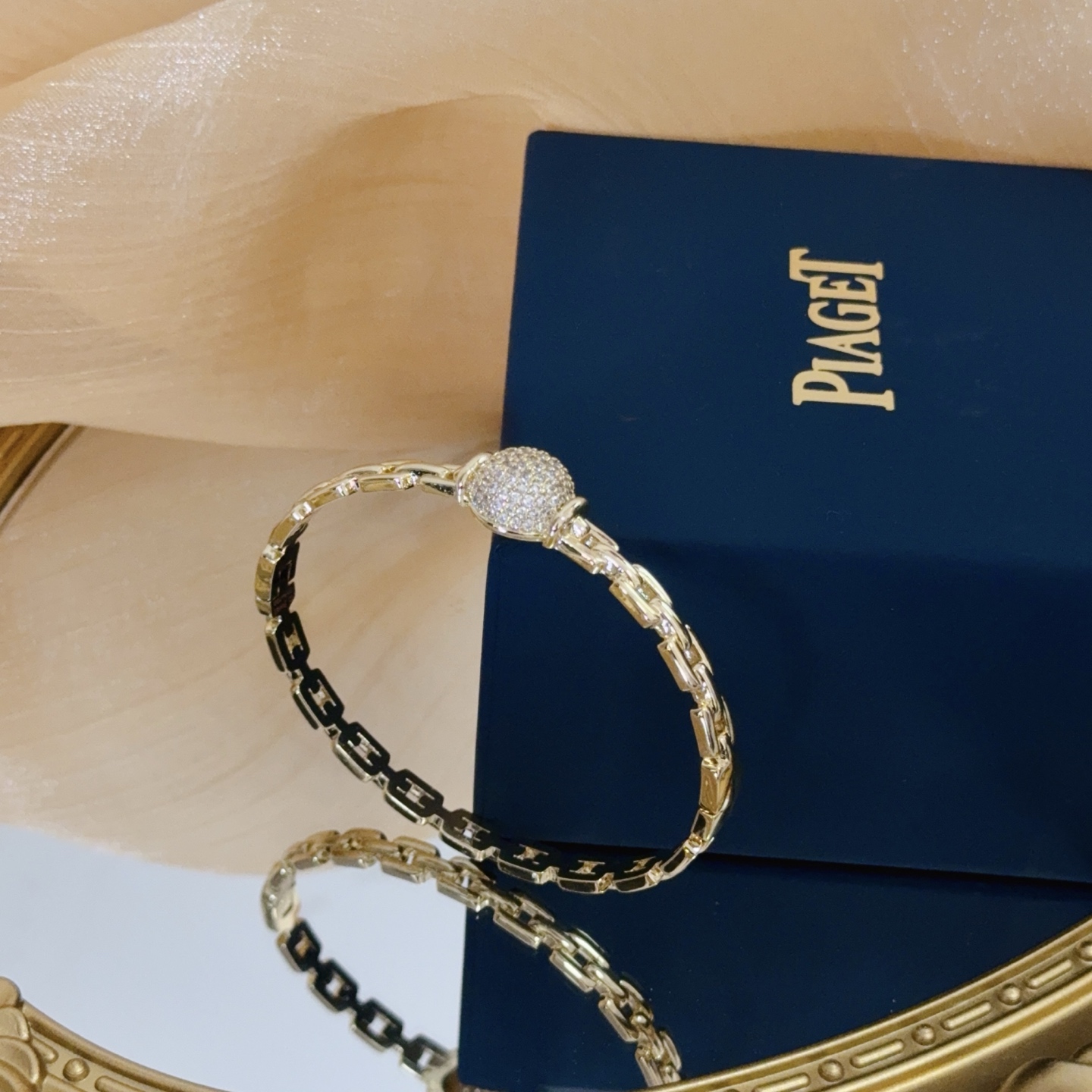 Piaget Jewelry Piaget ，V ， 。 ， ， ， 。 ~ ， 。 — photo 6