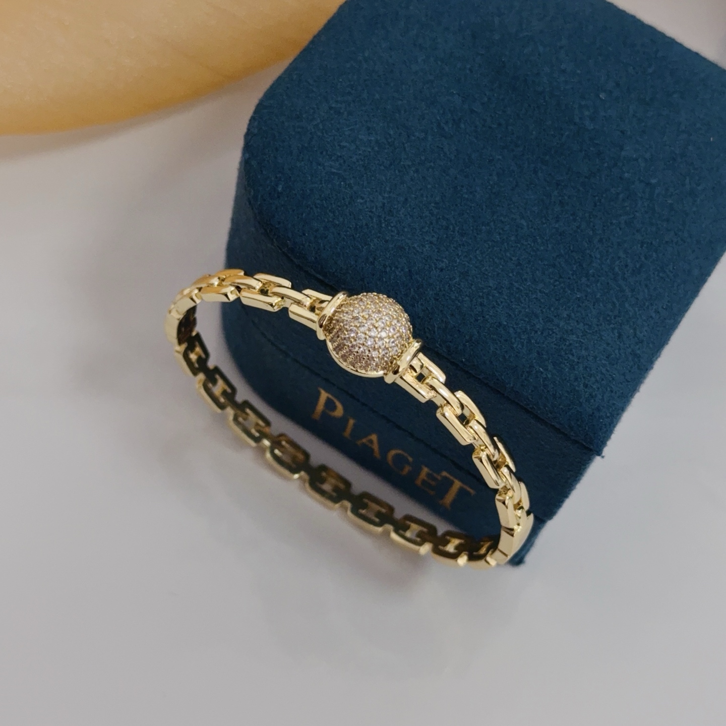 Piaget Jewelry Piaget ，V ， 。 ， ， ， 。 ~ ， 。 — photo 4