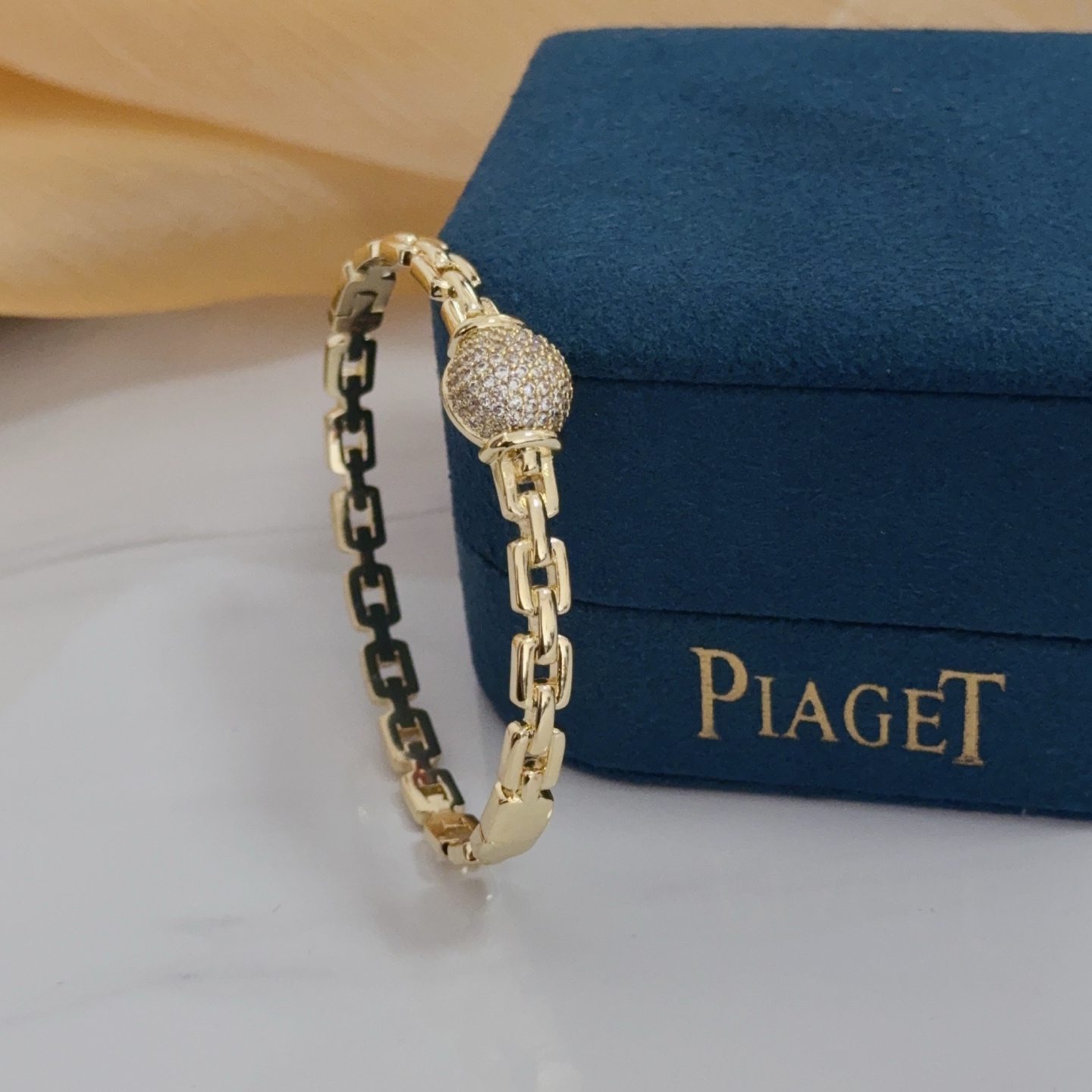 Piaget Jewelry Piaget ，V ， 。 ， ， ， 。 ~ ， 。 — photo 3