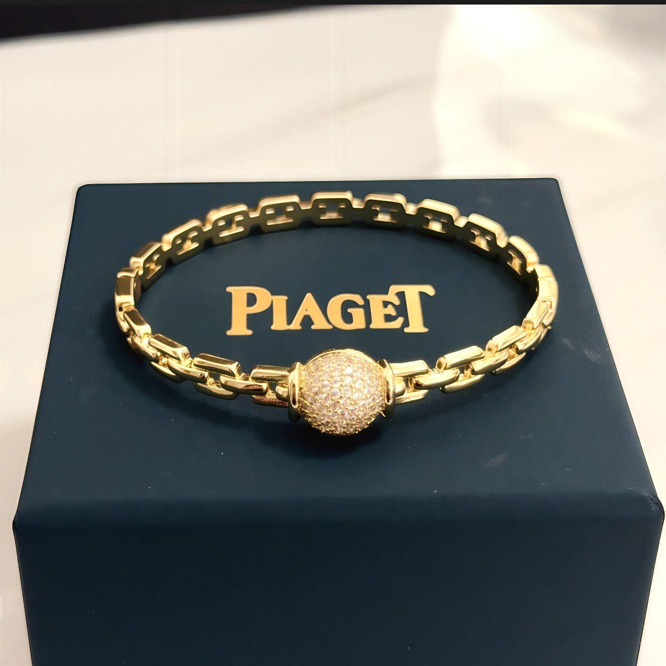 Piaget Jewelry Piaget ，V ， 。 ， ， ， 。 ~ ， 。 — photo 5