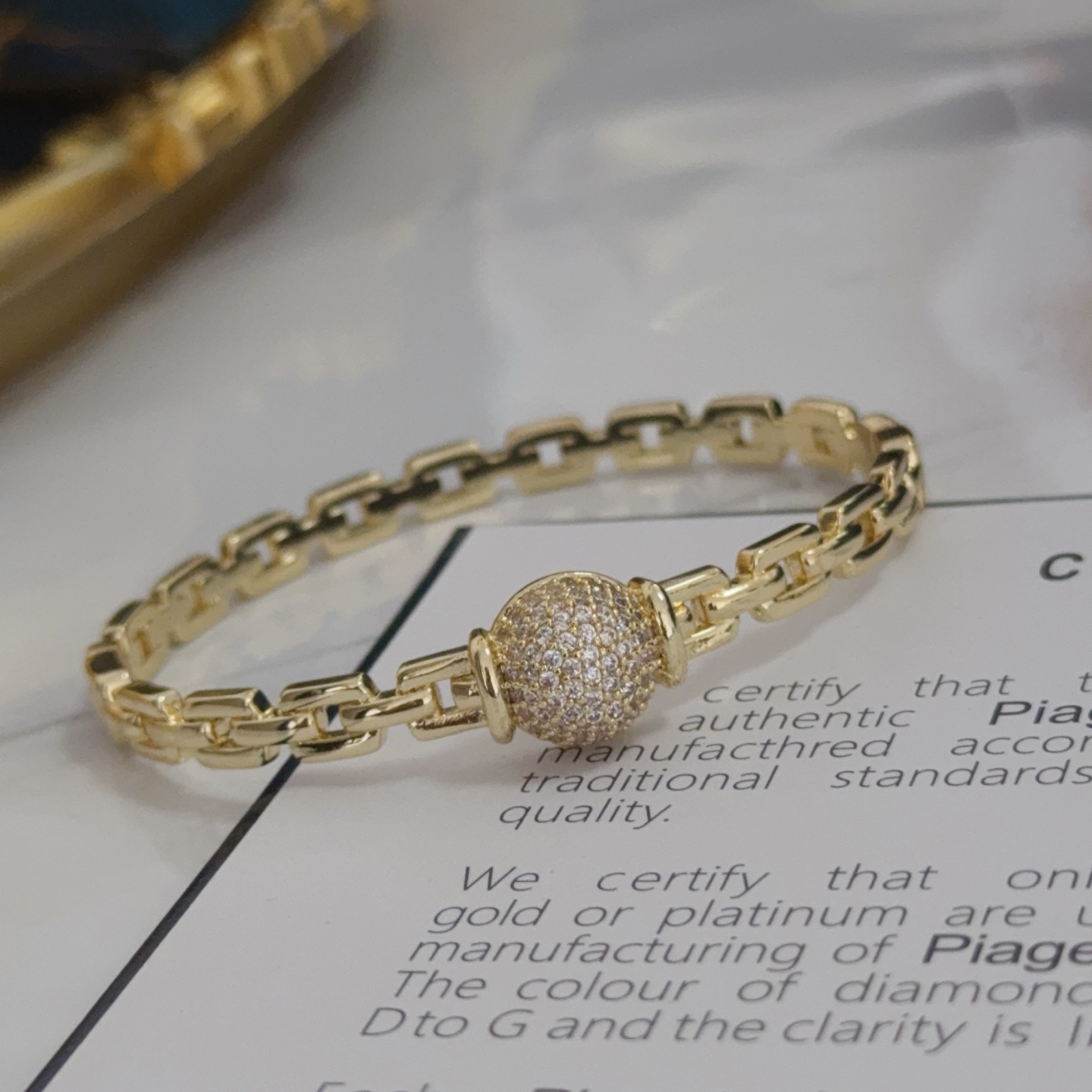 Piaget Jewelry Piaget ，V ， 。 ， ， ， 。 ~ ， 。 — photo 2