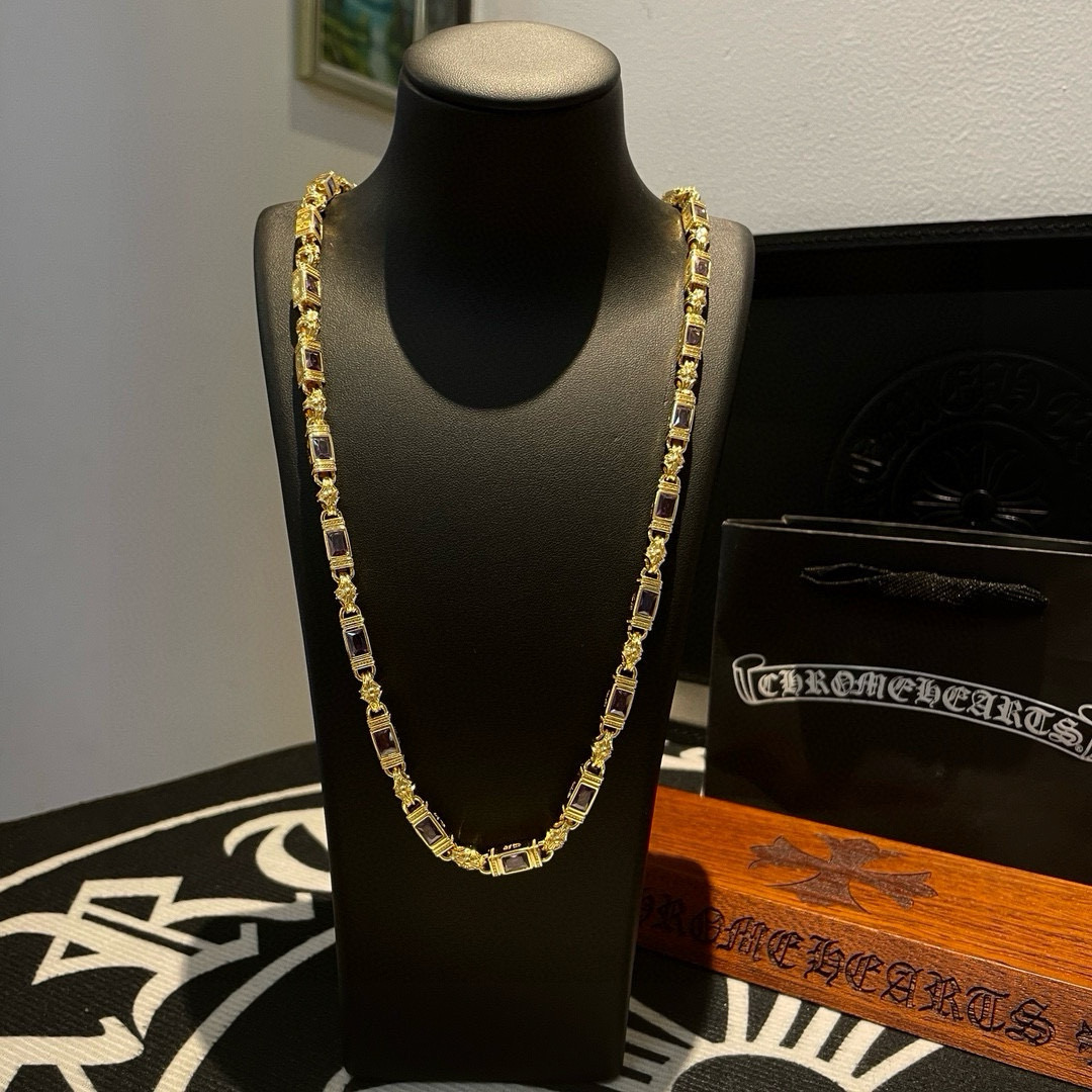 NO:575513,Batch Douyin/Kuaishou/ins/Xiaohongshu/live broadcast popular, new [counter quality] Chrome Hearts gold color Chrome Hearts purple diamond necklace, different pattern design styles with concave and convex shapes, showing a distinctive cross. The Scout flower is the symbol of Chrome Hearts, so it is more durable. Authentic Chrome Hearts Chrome Hearts is different from the ordinary light version in the market. Match the standard quality. Look at the printing details. The degree of retro gray oxidation. Seiko version!  !  !  Purely handmade ~ Authentic open mold fashion essentials. Can be worn by both men and women. Same style for couples. Official website original. Rock punk Thai silver style. Retro elements. Trendy and versatile!  , jewelry boutique, chrome hearts, chrome hearts, necklace, gold19860909批 抖音/快手/ins/小红书/直播热门 ,新款【专柜品质】Chrome Hearts黄金色克罗心紫钻项链 ,凹凸造型不同的花纹设计风格 呈现出与众不同 十字架 童军花是克罗心的志 所以更经久不衰 正品打版Chrome Hearts克罗心 区别市场普通轻版 对版对标品质 看字印细节 复古做旧灰氧程度.精工版本！！！ 纯手工打造 ～正品开模潮流时尚必备 男女均可佩戴 情侣同款 官网原版 摇滚朋克泰银风格 复古元素 潮流百搭！,饰品精品,chrome hearts,chrome hearts,necklace,gold,Jewelry