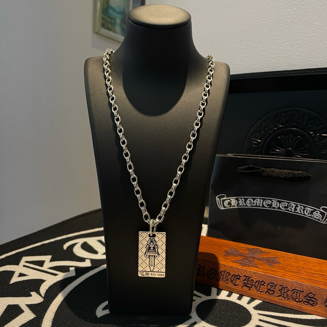 NO:582895,Batch Douyin / Kuaishou / ins / Xiaohongshu / live broadcast popular, new [counter quality] Chrome Hearts letter necklace, square brand sword pendant, different concave and convex shapes, pattern design style, showing a distinctive cross. The Scout flower is the symbol of Chrome Hearts, so it is more durable. Genuine version Chrome Hearts is different from the ordinary light version in the market. Check the quality of the version. Look at the printing details. The degree of retro gray oxidation. Seiko version!  !  !  Purely handmade ~ Authentic open mold fashion essentials. Can be worn by both men and women. Same style for couples. Official website original. Rock punk Thai silver style. Retro elements. Trendy and versatile!  , jewelry boutique, chrome hearts, chrome hearts, necklace19860909批 抖音/快手/ins/小红书/直播热门 ,新款【专柜品质】Chrome Hearts克罗心字母项链 ,方牌宝剑吊坠,凹凸造型不同的花纹设计风格 呈现出与众不同 十字架 童军花是克罗心的志 所以更经久不衰 正品打版Chrome Hearts克罗心 区别市场普通轻版 对版对标品质 看字印细节 复古做旧灰氧程度.精工版本！！！ 纯手工打造 ～正品开模潮流时尚必备 男女均可佩戴 情侣同款 官网原版 摇滚朋克泰银风格 复古元素 潮流百搭！,饰品精品,chrome hearts,chrome hearts,necklace,Jewelry