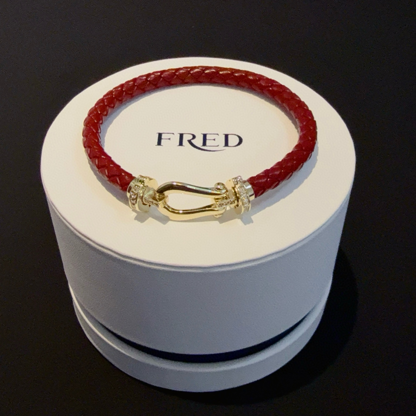 NO:583010,Popular Frederic full-diamond horseshoe buckle leather rope bracelet, classic and versatile, a must-have item for fashionistas, fashionable and exquisite, 11 pairs of customized versions, thickened 18k electroplating process, the effect is very versatile!  !  , jewelry boutique, bracelet19860909火爆 费雷德满钻马蹄扣皮绳手镯手绳,经典百搭,网红达人 时尚一族备必单品,时尚精致,11对版定制,加厚电镀18k工艺,上手效果非常百搭！！,饰品精品,bracelet,Jewelry