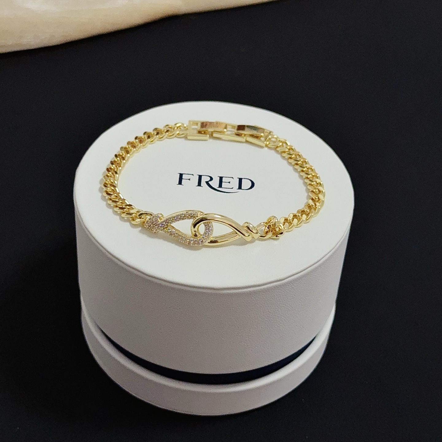 NO:583015,Popular Frederic full diamond horseshoe buckle bracelet, classic and versatile, a must-have item for fashionistas, fashionable and exquisite, 11 pairs of customized versions, thickened 18k electroplating process, the effect is very versatile!  !  , jewelry boutique, bracelet19860909火爆 费雷德满钻马蹄扣手链 经典百搭,网红达人 时尚一族备必单品,时尚精致,11对版定制,加厚电镀18k工艺,上手效果非常百搭！！,饰品精品,bracelet,Jewelry