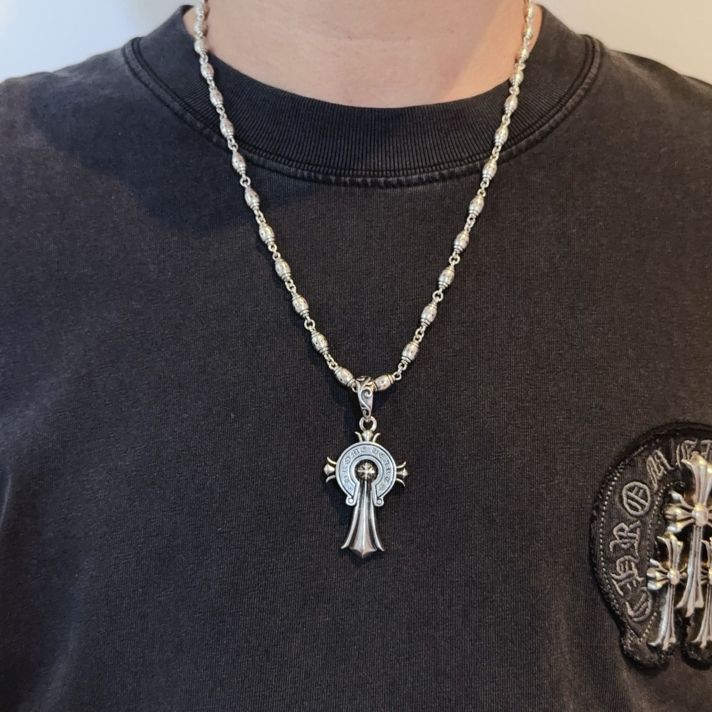 NO:582926,New [Counter Quality] Chrome Hearts Classic Retro Skull Necklace Horseshoe Print Cross Pendant Different Pattern Design Styles with Concave and Concave Shape Showing a Distinctive Cross and Scout Flower are Chrome Hearts’ Emblem, So They Are More Enduring Genuine Patterned Chrome Hearts Differentiate from Ordinary Light Versions in the Market Versatile and Benchmark Quality Look at the Printing Details, Retro and Old Gray Oxygen Level. Seiko Version!  !  !  Purely handmade ~ Authentic open mold fashion essentials. Can be worn by both men and women. Same style for couples. Official website original. Rock punk Thai silver style. Retro elements. Trendy and versatile!  , jewelry boutique, chrome hearts, chrome hearts, necklace19860909新款【专柜品质】Chrome Hearts克罗心经典复古骷髅头项链 马蹄印十字架吊坠 凹凸造型不同的花纹设计风格 呈现出与众不同 十字架 童军花是克罗心的志 所以更经久不衰 正品打版Chrome Hearts克罗心 区别市场普通轻版 对版对标品质 看字印细节 复古做旧灰氧程度.精工版本！！！ 纯手工打造 ～正品开模潮流时尚必备 男女均可佩戴 情侣同款 官网原版 摇滚朋克泰银风格 复古元素 潮流百搭！,饰品精品,chrome hearts,chrome hearts,necklace,Jewelry