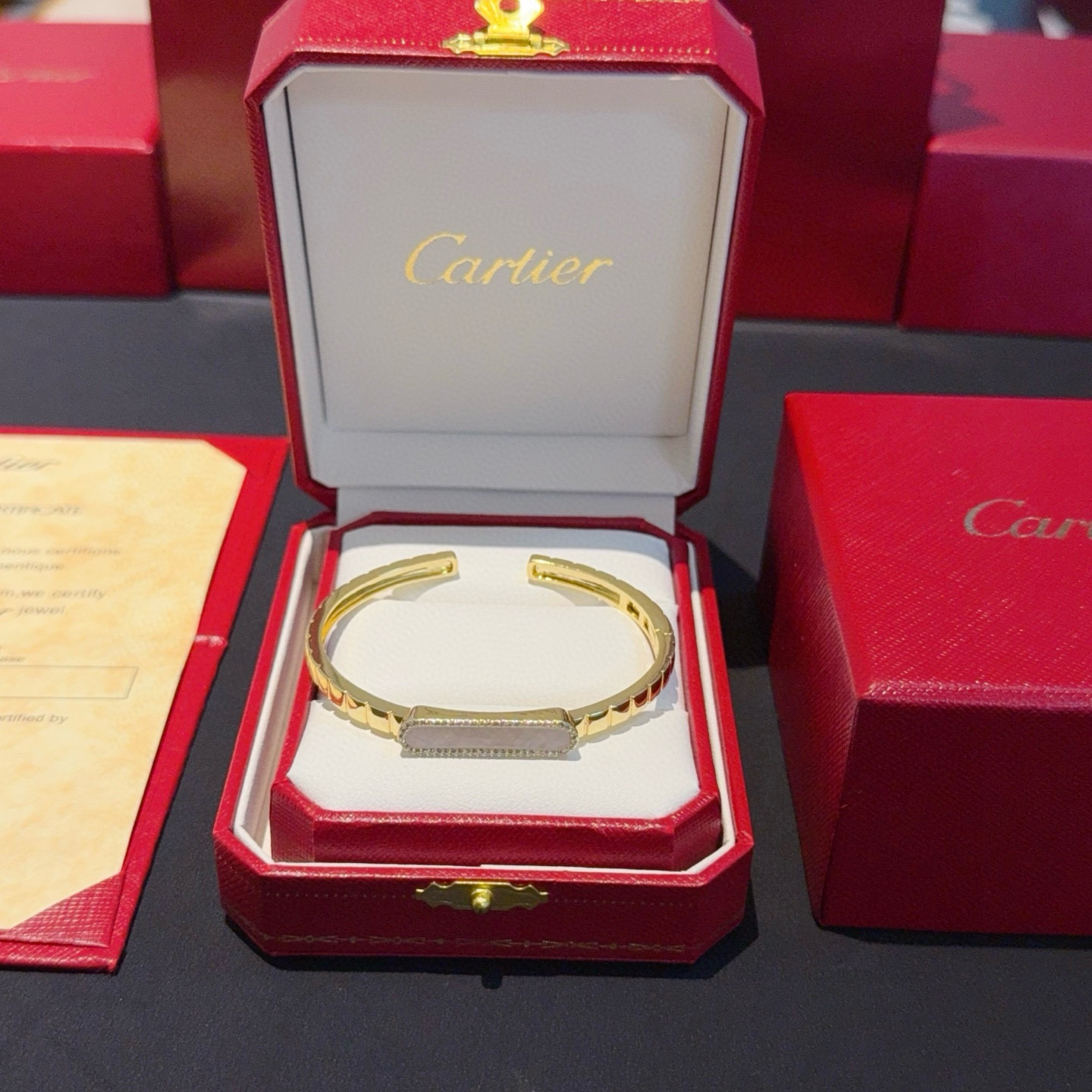 NO:583262,Cartier diamond-encrusted bracelet, high-end customized version, diamond-encrusted craftsmanship, V gold material, classic and fashionable style, reconstruct the aesthetics of love with sharp lines!  Breaking the rules, the diamond-encrusted design actually achieves the ceiling of high-end sense - no need for flashy accumulation, love should be as pure as ever. Cartier is loved by many celebrities and Internet celebrities. The Leopard series bracelet is absolutely an eternal classic, and it is not limited to men and women, and there is no age limit!  Wear it and you will be the center of attention!  , jewelry boutique, cartier, bracelet19860909卡地亚镶钻手镯 高端定制版本 镶嵌钻工艺 V金材质 经典而时尚风格 用凌厉线条重构爱情美学！打破常规,镶嵌钻设计反而成就高级感天花板——无需浮华堆砌,爱本应纯粹如初 卡地亚受众多明星网红的爱戴 豹子系列手镯 绝对是永恒经典 而且男女不限 年龄不限 ！戴上它你就是焦点！,饰品精品,cartier,bracelet,Jewelry