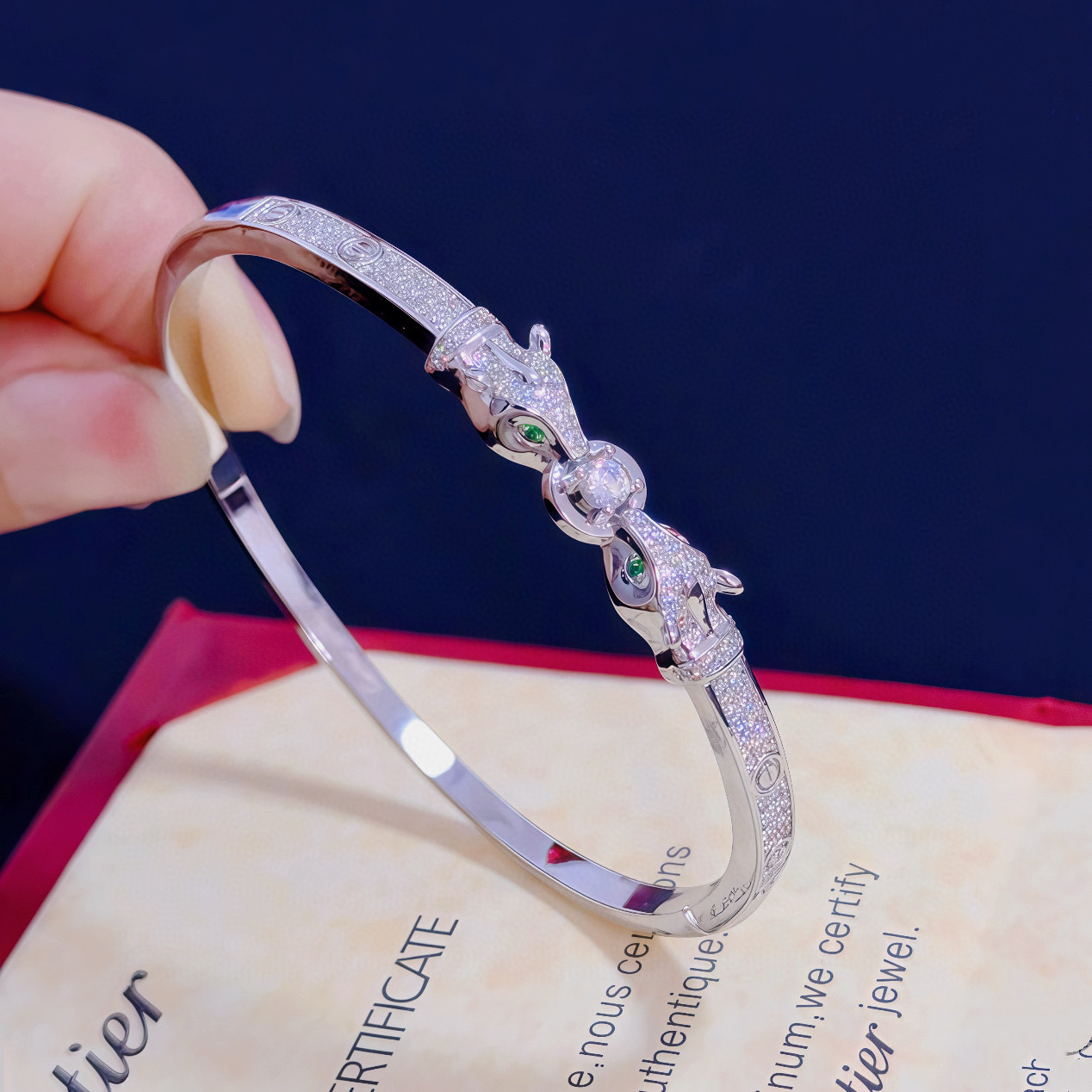 NO:575692,Cartier diamond-encrusted bracelet, high-end customized version, diamond-encrusted craftsmanship, V gold material, classic and fashionable style, reconstruct the aesthetics of love with sharp lines!  Breaking the rules, the diamond-encrusted design actually achieves the ceiling of high-end sense - no need for flashy accumulation, love should be as pure as ever. Cartier is loved by many celebrities and Internet celebrities. The Leopard series bracelet is absolutely an eternal classic, and it is not limited to men and women, and there is no age limit!  Wear it and you will be the center of attention!  , jewelry boutique, cartier, bracelet19860909卡地亚镶钻手镯 高端定制版本 镶嵌钻工艺 V金材质 经典而时尚风格 用凌厉线条重构爱情美学！打破常规,镶嵌钻设计反而成就高级感天花板——无需浮华堆砌,爱本应纯粹如初 卡地亚受众多明星网红的爱戴 豹子系列手镯 绝对是永恒经典 而且男女不限 年龄不限 ！戴上它你就是焦点！,饰品精品,cartier,bracelet,Jewelry