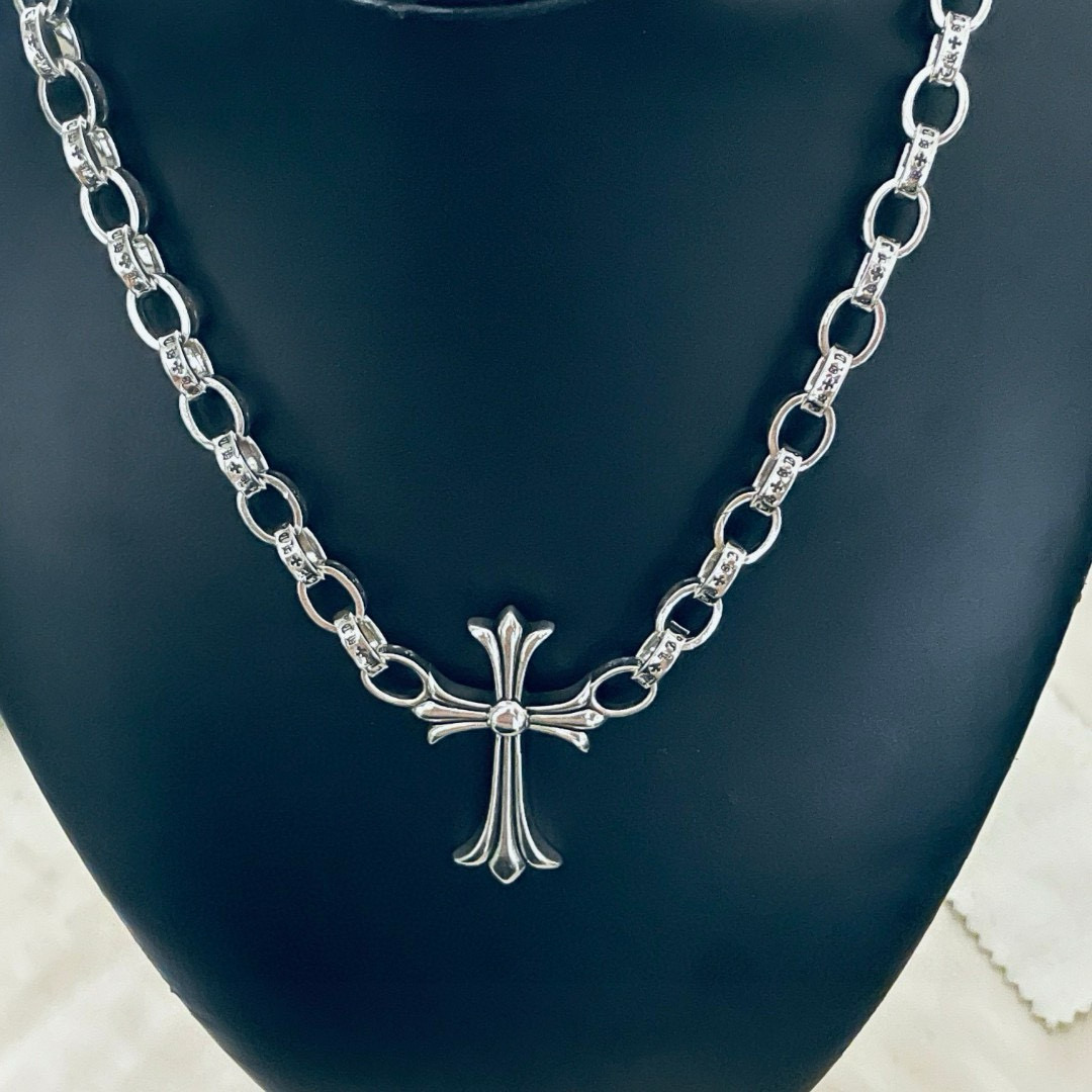 NO:583148,Chrome Hearts Chrome Hearts Cross Pendant One-piece Letter Necklace Imported plate-matching technology Purely handmade ~ Genuine mold opening trend and fashion must-have Can be worn by both men and women Same style for couples Rock punk Thai silver style Retro elements Trendy and versatile Same style as the official website, jewelry boutique, chrome hearts, chrome hearts, necklace19860909Chrome Hearts 克罗心十字架吊坠 连体字母项链 进口对版工艺 纯手工打造 ～正品开模潮流时尚必备 男女均可佩戴 情侣款同款 摇滚朋克泰银风格 复古元素 潮流百搭 官网同款新款,饰品精品,chrome hearts,chrome hearts,necklace,Jewelry