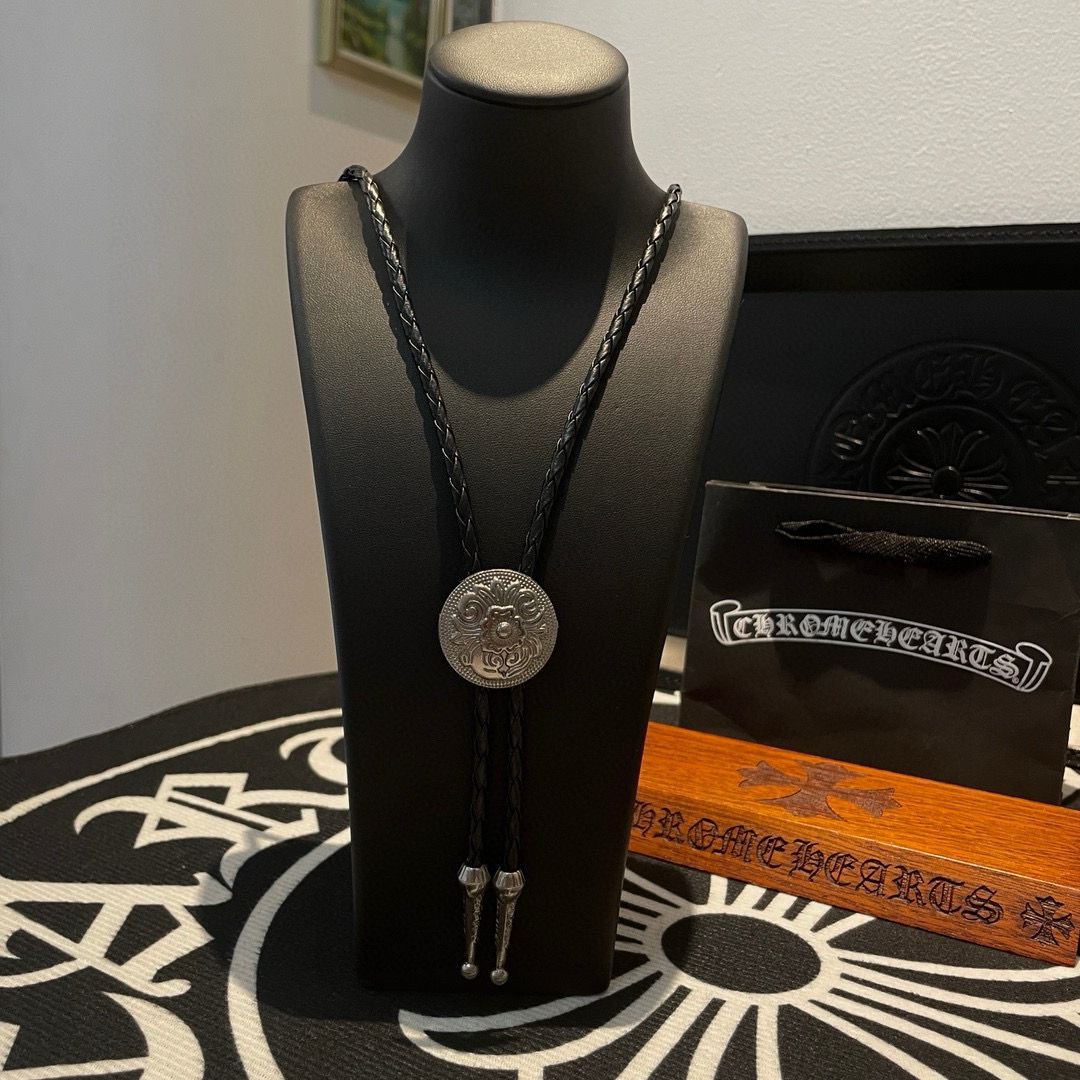 NO:583150,Approved by Douyin/Kuaishou/ins/Xiaohongshu/live broadcast popular, new [counter quality] Chrome Hearts Chrome Hearts cross leather rope necklace, different concave and convex shapes, pattern design style, showing a distinctive cross. The Scout flower is the symbol of Chrome Hearts, so it is more durable. Authentic Chrome Hearts Chrome Hearts is different from the ordinary light version in the market. Match the standard quality. Look at the printing details. The degree of retro gray oxidation. Seiko version!  !  !  Purely handmade ~ Authentic open mold fashion essentials. Can be worn by both men and women. Same style for couples. Official website original. Rock punk Thai silver style. Retro elements. Trendy and versatile!  , jewelry boutique, chrome hearts, chrome hearts, necklace19860909批抖音/快手/ins/小红书/直播热门 ,新款【专柜品质】Chrome Hearts克罗心十字皮绳项链 ,凹凸造型不同的花纹设计风格 呈现出与众不同 十字架 童军花是克罗心的志 所以更经久不衰 正品打版Chrome Hearts克罗心 区别市场普通轻版 对版对标品质 看字印细节 复古做旧灰氧程度.精工版本！！！ 纯手工打造 ～正品开模潮流时尚必备 男女均可佩戴 情侣同款 官网原版 摇滚朋克泰银风格 复古元素 潮流百搭！,饰品精品,chrome hearts,chrome hearts,necklace,Jewelry