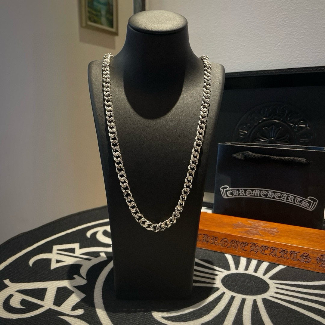 NO:575643,Batch New [Counter Quality] Chrome Hearts Classic Retro Cross Flower Cuban Necklace. Concave and convex shapes with different pattern design styles, showing a distinctive cross. The Scout flower is the symbol of Chrome Hearts, so it is more durable. Authentic Chrome Hearts Chrome Hearts is different from the ordinary light version in the market. Check the quality of the version. Look at the printing details. The degree of retro gray oxidation. Seiko version!  !  !  Purely handmade ~ Authentic open mold fashion essentials. Can be worn by both men and women. Same style for couples. Official website original. Rock punk Thai silver style. Retro elements. Trendy and versatile!  , jewelry boutique, chrome hearts, chrome hearts, necklace19860909批 新款【专柜品质】Chrome Hearts克罗心经典复古十字花古巴项链 凹凸造型不同的花纹设计风格 呈现出与众不同 十字架 童军花是克罗心的志 所以更经久不衰 正品打版Chrome Hearts克罗心 区别市场普通轻版 对版对标品质 看字印细节 复古做旧灰氧程度.精工版本！！！ 纯手工打造 ～正品开模潮流时尚必备 男女均可佩戴 情侣同款 官网原版 摇滚朋克泰银风格 复古元素 潮流百搭！,饰品精品,chrome hearts,chrome hearts,necklace,Jewelry