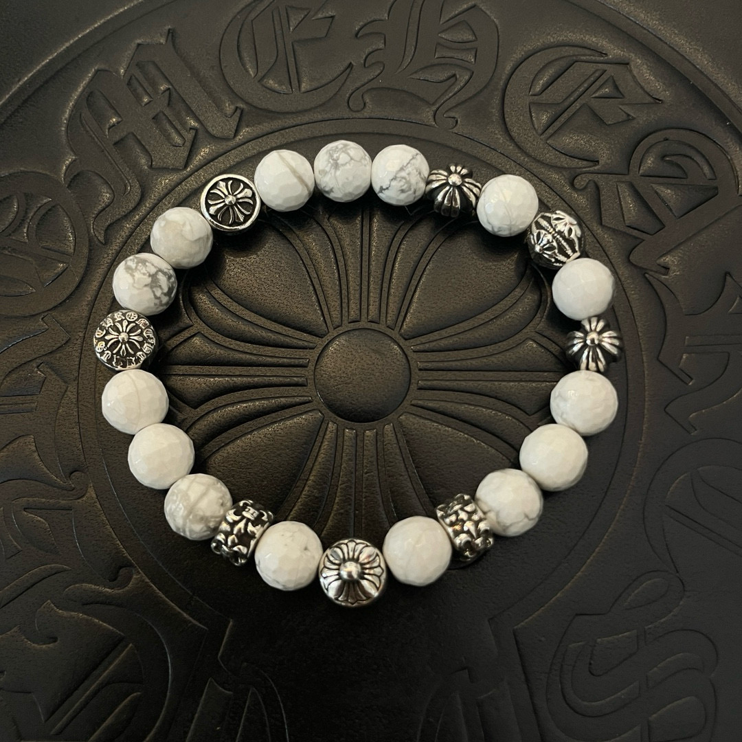 NO:575660,Batch of new [counter quality] Chrome Hearts classic retro multi-element white turquoise bracelet, different concave and convex shapes and different pattern design styles are unique. The cross scout flower is the symbol of Chrome Hearts, so it is more durable. Genuine patterned Chrome Hearts distinguishes the ordinary light version in the market. The version is benchmarked for quality. Look at the printing details, the degree of retro gray oxidation. Seiko version!  , jewelry boutique, chrome hearts, chrome hearts, bracelet19860909批 新款【专柜品质】Chrome Hearts克罗心 经典复古多元素白松石手链手串,凹凸造型不同的花纹设计风格呈现出与众不同 ,十字架童军花是克罗心的标志 ,所以更经久不衰 ,正品打版Chrome Hearts克罗心 ,区别市场普通轻版 ,对版对标品质 ,看字印细节 ,复古做旧灰氧程度.精工版本！,饰品精品,chrome hearts,chrome hearts,bracelet,Jewelry