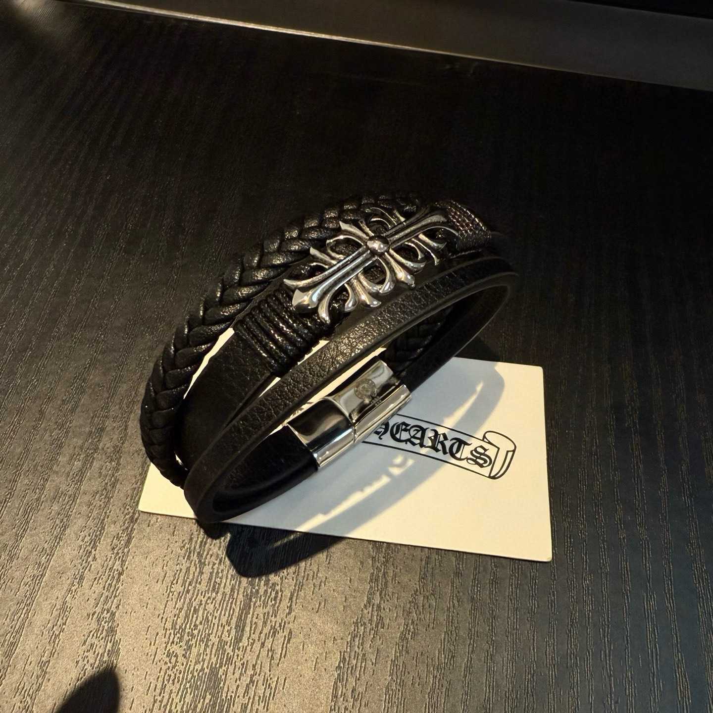 NO:583173,Counter quality Chrome Hearts leather rope bracelet, with different concave and convex shapes, different pattern design styles, showing a distinctive cross. The Scout flower is the symbol of Chrome Hearts, so it is more durable. The genuine pattern-printed Chrome Hearts Chrome Hearts necklace is different from the ordinary light version in the market. Check the version and standard quality. Look at the printing details, the degree of retro gray oxidation. Seiko version!  !  !  Purely handmade ~ Authentic open mold fashion essentials. Can be worn by both men and women. Same style for couples. Official website original. Rock punk Thai silver style. Retro elements. Trendy and versatile!  , jewelry boutique, chrome hearts, chrome hearts, necklace, bracelet19860909专柜品质Chrome Hearts克罗心皮绳手链,凹凸造型不同的花纹设计风格 呈现出与众不同 十字架 童军花是克罗心的志 所以更经久不衰 正品打版Chrome Hearts克罗心项链区别市场普通轻版 对版对标品质 看字印细节 复古做旧灰氧程度.精工版本！！！ 纯手工打造 ～正品开模潮流时尚必备 男女均可佩戴 情侣同款 官网原版 摇滚朋克泰银风格 复古元素 潮流百搭！,饰品精品,chrome hearts,chrome hearts,necklace,bracelet,Jewelry