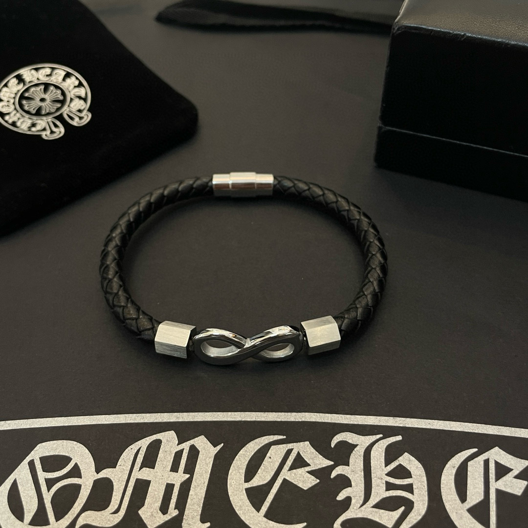 NO:583471,New [Counter Quality] Chrome Hearts Great Wall Leather Rope Bracelet. The different concave and convex shapes have different pattern design styles. The cross scout flower is the symbol of Chrome Hearts, so it is more durable. The genuine patterned Chrome Hearts necklace is different from the ordinary light version in the market. Match the version and standard quality. Look at the printing details. The degree of retro gray oxidation. Seiko version!  , jewelry boutique, chrome hearts, chrome hearts, necklace, bracelet19860909新款【专柜品质】Chrome Hearts克罗心 长城皮绳手镯 凹凸造型不同的花纹设计风格呈现出与众不同 十字架童军花是克罗心的标志 所以更经久不衰 正品打版Chrome Hearts克罗心项链区别市场普通轻版 对版对标品质 看字印细节 复古做旧灰氧程度.精工版本！,饰品精品,chrome hearts,chrome hearts,necklace,bracelet,Jewelry