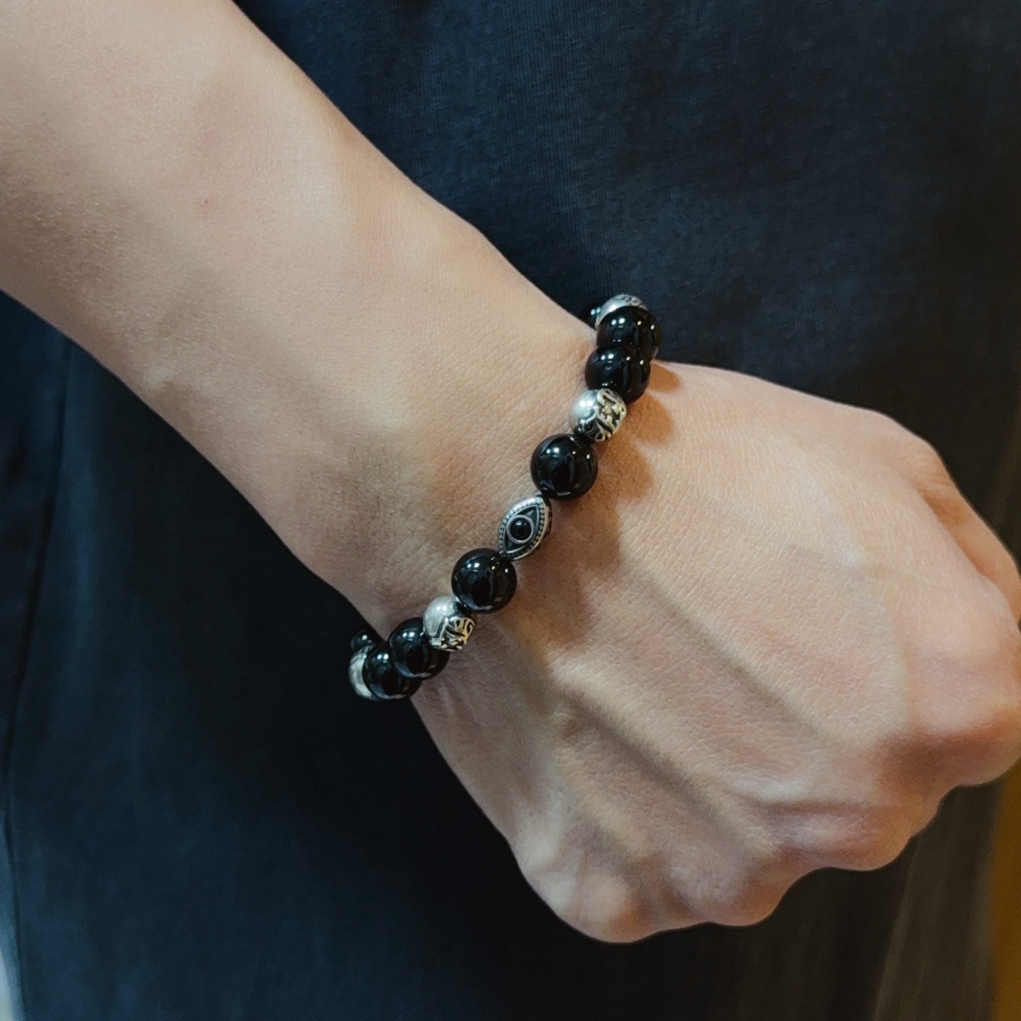 NO:583486,The new [counter quality] Chrome Hearts classic retro multi-element bracelet, the concave and convex shapes with different pattern design styles are unique. The cross scout flower is the symbol of Chrome Hearts, so it is more durable. The authentic version of Chrome Hearts is different from the ordinary light version in the market. The version is benchmarked for quality. Look at the printing details, the degree of retro gray oxidation. Seiko version!  , jewelry boutique, chrome hearts, chrome hearts, bracelet19860909新款【专柜品质】Chrome Hearts克罗心经典复古多元素手链手串,凹凸造型不同的花纹设计风格呈现出与众不同 ,十字架童军花是克罗心的标志 ,所以更经久不衰 ,正品打版Chrome Hearts克罗心 ,区别市场普通轻版 ,对版对标品质 ,看字印细节 ,复古做旧灰氧程度.精工版本！,饰品精品,chrome hearts,chrome hearts,bracelet,Jewelry