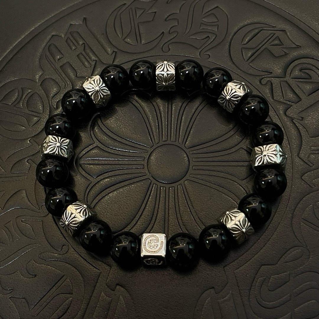 NO:583503,New [Counter Quality] Chrome Hearts Classic Black Agate Beads* Retro Multi-Element Bracelet. The concave and convex shapes with different pattern design styles are distinctive. The cross scout flower is the symbol of Chrome Hearts, so it is more durable. The genuine pattern-printed Chrome Hearts necklace is different from the ordinary light version in the market. Check the version and benchmark quality. Look at the printing details. The degree of retro gray oxidation. Seiko version!  , jewelry boutique, chrome hearts, chrome hearts, necklace, bracelet19860909新款【专柜品质】Chrome Hearts克罗心 经典黑玛瑙珠子*复古多元素手链 凹凸造型不同的花纹设计风格呈现出与众不同 十字架童军花是克罗心的标志 所以更经久不衰 正品打版Chrome Hearts克罗心项链区别市场普通轻版 对版对标品质 看字印细节 复古做旧灰氧程度.精工版本！,饰品精品,chrome hearts,chrome hearts,necklace,bracelet,Jewelry