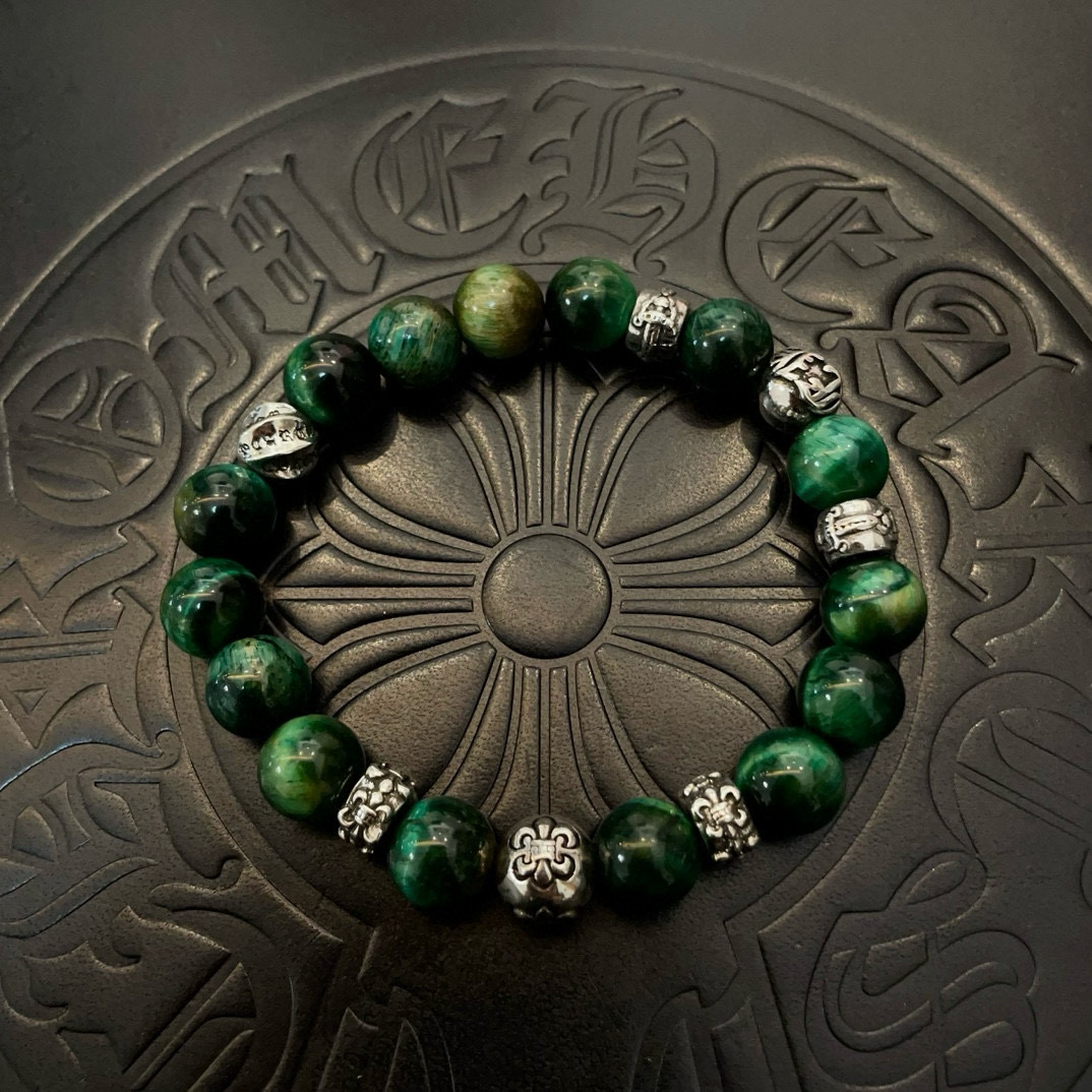 NO:575761,New [counter quality] Chrome Hearts classic retro multi-element bracelet, popular on Kuaishou/ins/Xiaohongshu, the different concave and convex shapes of the pattern design style are distinctive. The cross scout flower is the symbol of Chrome Hearts, so it is more durable. Genuine type-printed Chrome Hearts distinguishes the ordinary light version in the market. Match the version and standard quality. Look at the printing details. The degree of retro gray oxidation. Seiko version!  , jewelry boutique, chrome hearts, chrome hearts, bracelet19860909新款【专柜品质】Chrome Hearts克罗心经典复古多元素手串手链 ,快手/ins/小红书热门,凹凸造型不同的花纹设计风格呈现出与众不同 十字架童军花是克罗心的标志 所以更经久不衰 正品打版Chrome Hearts克罗心 区别市场普通轻版 对版对标品质 看字印细节 复古做旧灰氧程度.精工版本！,饰品精品,chrome hearts,chrome hearts,bracelet,Jewelry